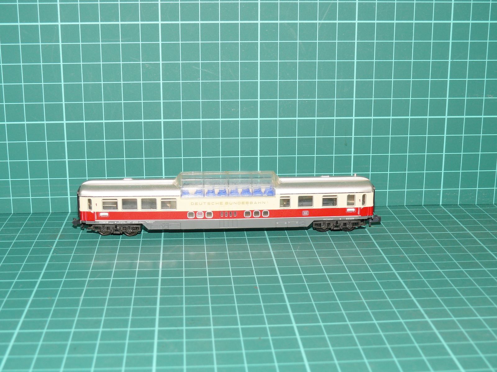 Minitrix N – Čtyřnápravový vyhlídkový panoramatický vůz TEE / Rheingold ADümh 101, DB – N