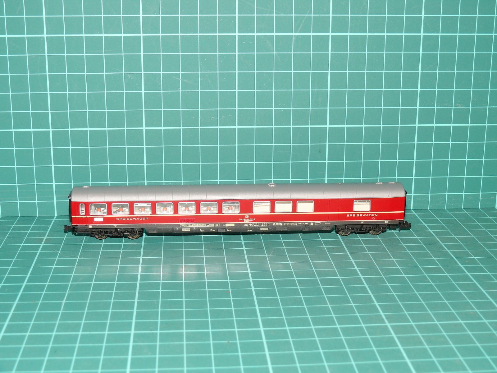 Fleischmann piccolo N – Čtyřnápravový jídelní vůz WRümh 132 „SPEISEWAGEN“, DB – N