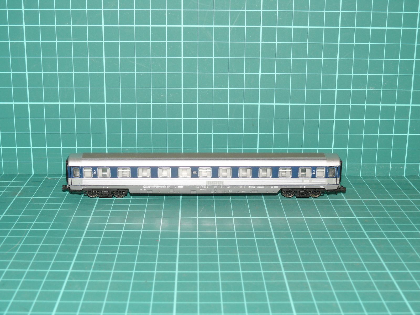 Fleischmann piccolo N – Čtyřnápravový rychlíkový vůz 2. třídy Bm 234 v barvách Ocean Blue / Beige, DB – N