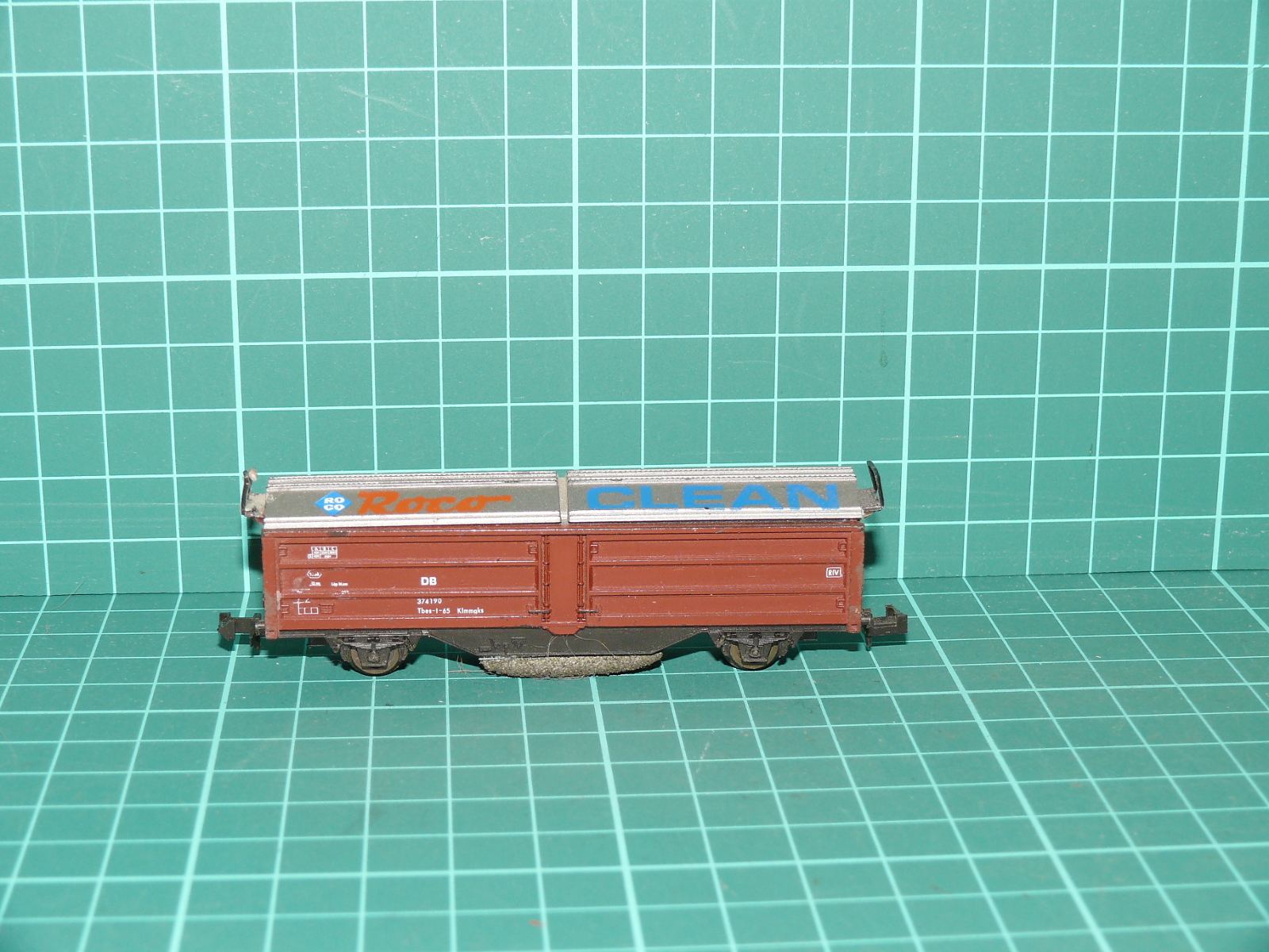 Roco N – Dvounápravový čisticí vůz kolejiště „ROCO CLEAN“ Tbes-t-66, DB – N