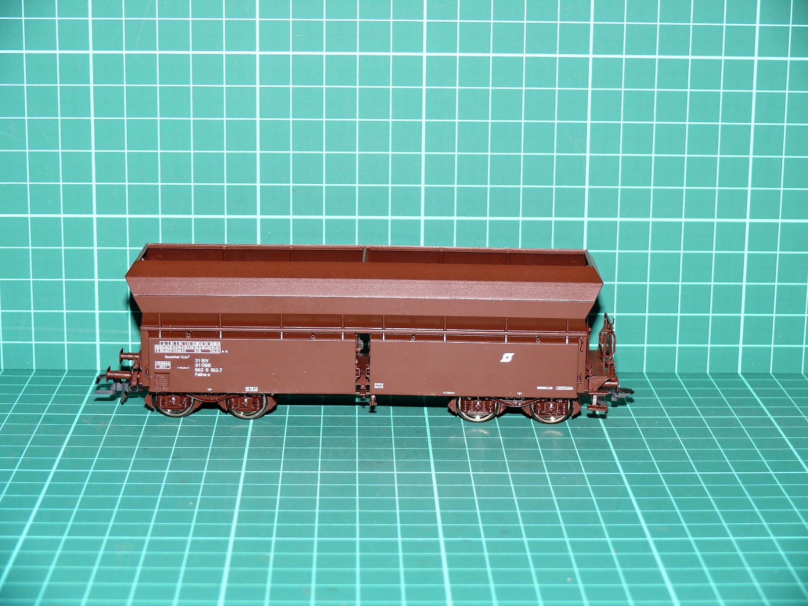 Roco H0 - Čtyřnápravový samovýsypný vůz Falns-x (ÖBB) hnědý (1:87) – H0
