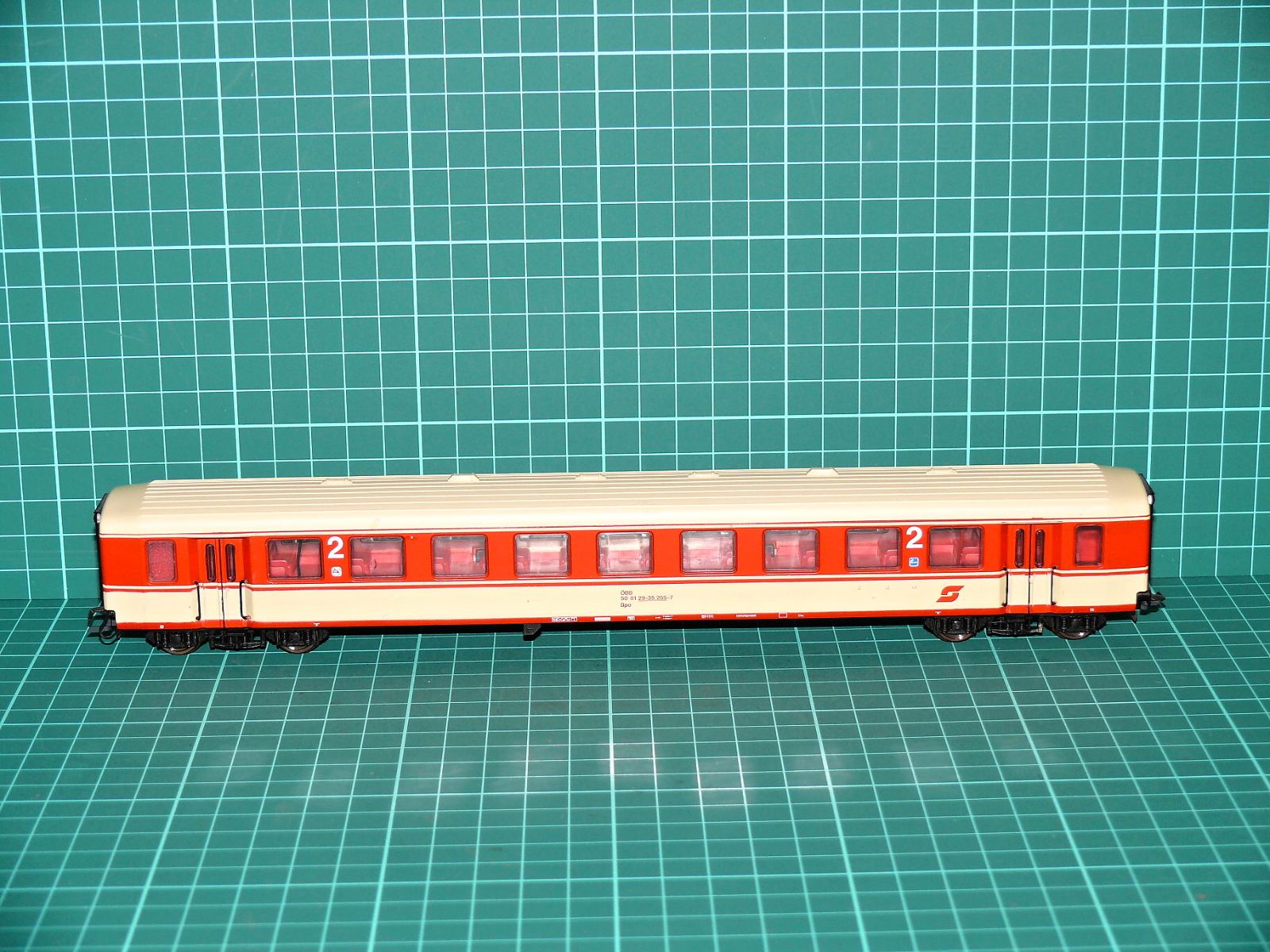 Roco H0 - Čtyřnápravový příměstský osobní vůz 2. třídy Bmpz „CityShuttle / Schlieren“ ÖBB (1:87) – H0