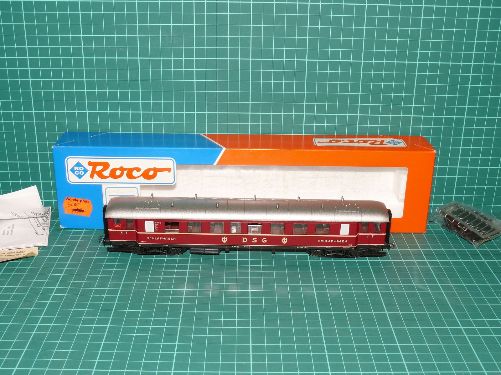 Roco H0 45359 – Čtyrnápravový lůžkový vůz Gruppe 28 (WLAB4ü) DSG / DB, OVP – H0