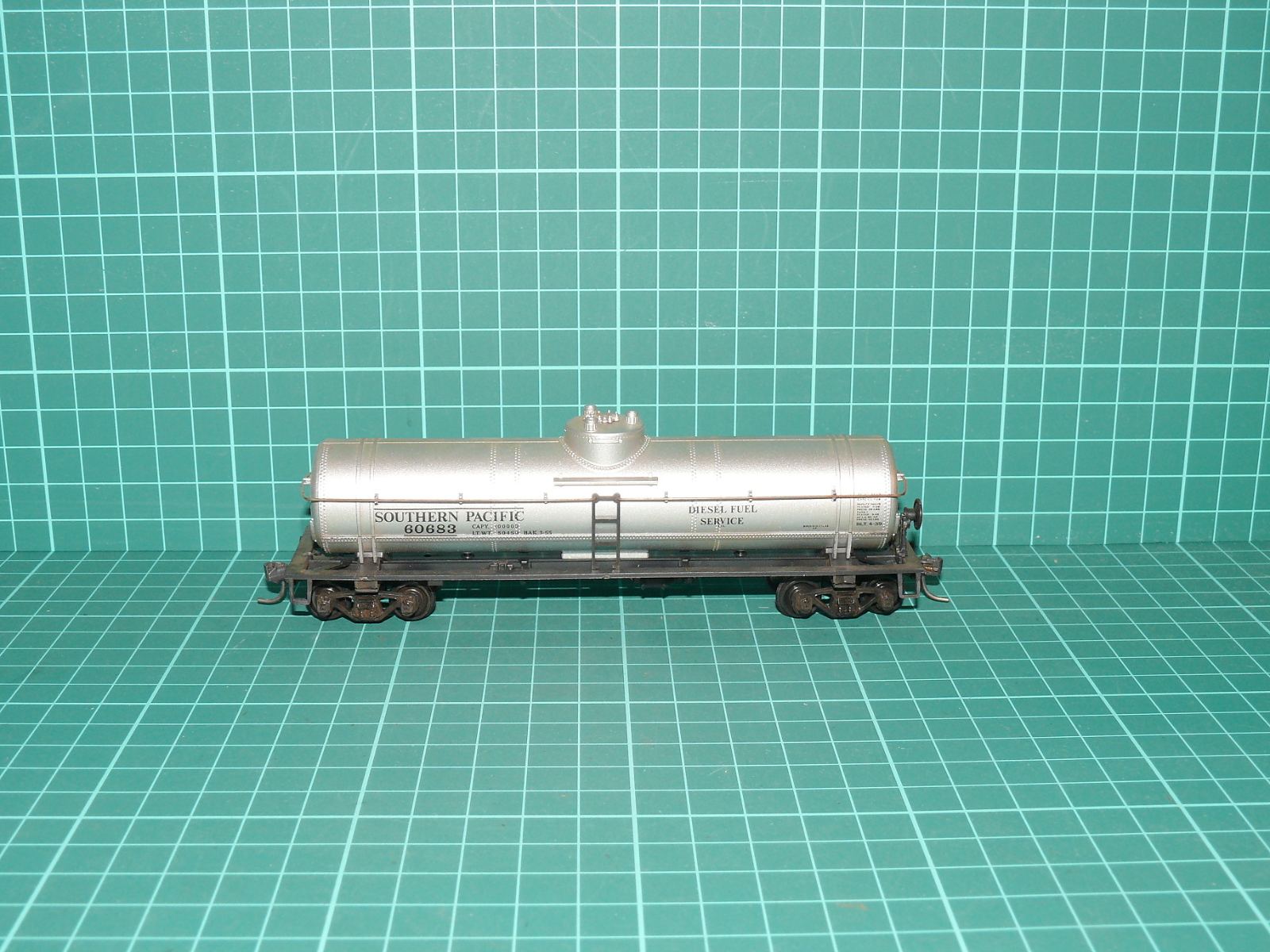Athearn H0 - Čtyrnápravový cisternový vůz pro naftu (Diesel Fuel Service), Southern Pacific – H0