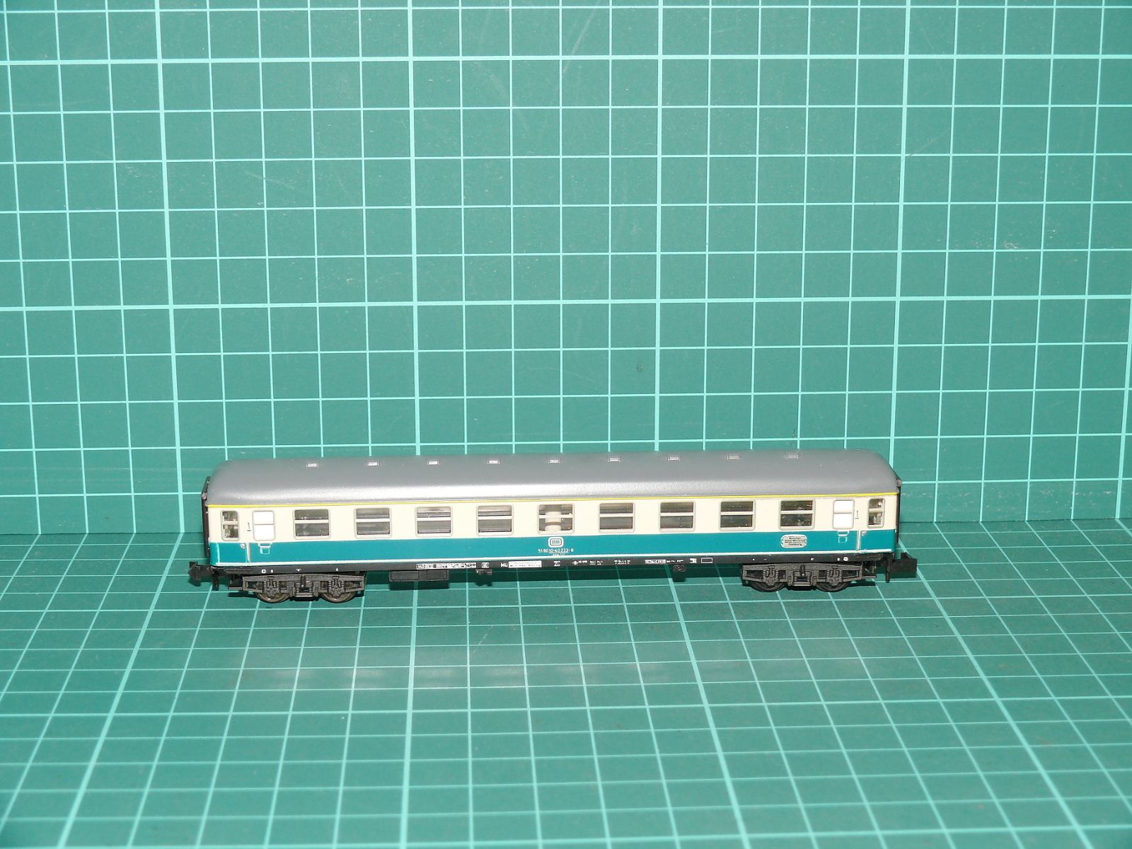Minitrix N - Čtyrnápravový osobní vůz 1./2. třídy řady ABüm 225, DB, ep. IV – N