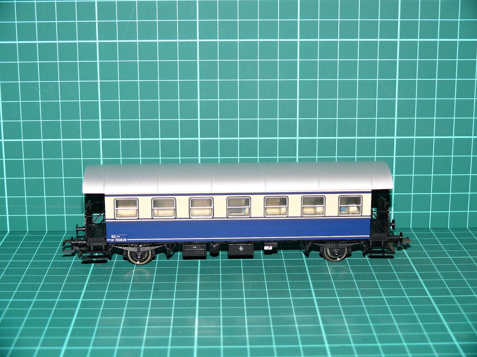 Roco 74094 B H0 - Dvounápravový osobní/přípojný vůz BT 7039.09 ÖBB modro-krémový (1:87) – H0