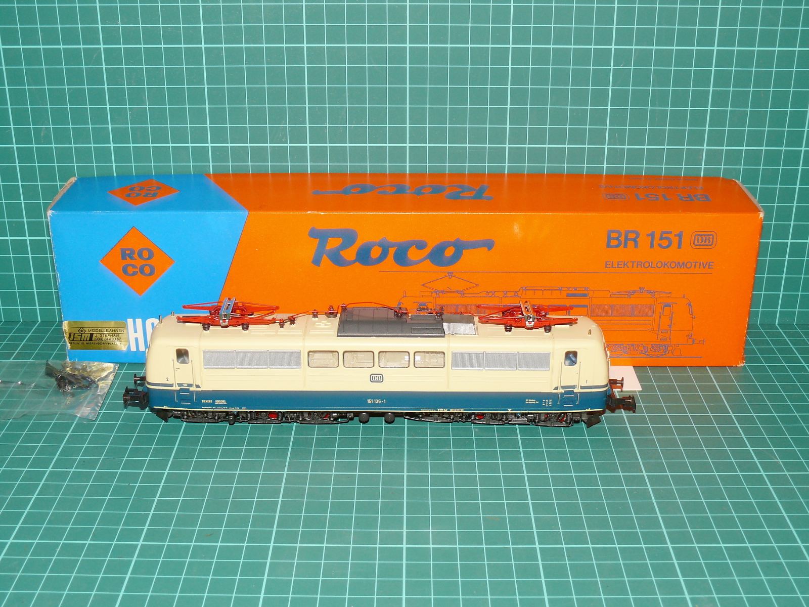 Roco 04132 A H0 - Elektrická lokomotiva BR 151 135-1 DB, oceánská modř / béžová, OVP – H0