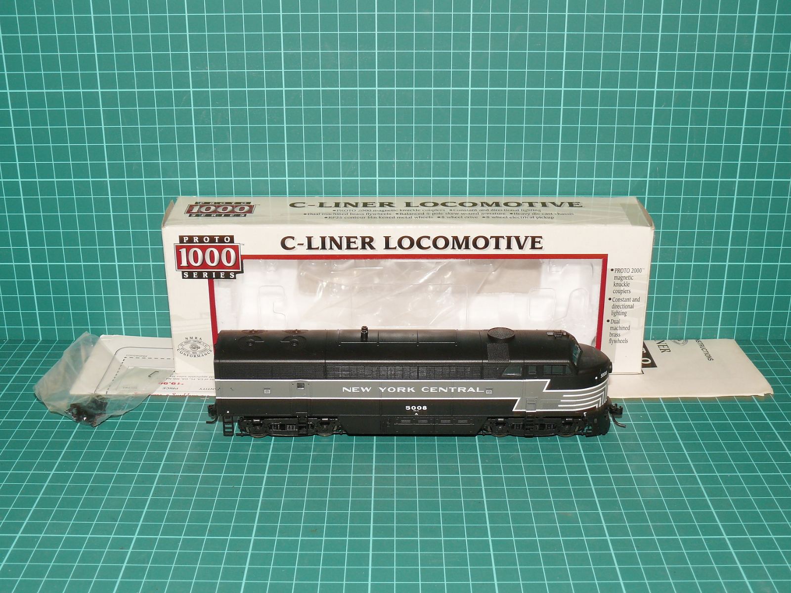 Proto 1000 Series (Life-Like) H0 - Dieselová lokomotiva C-Liner NYC #5008, OVP – H0