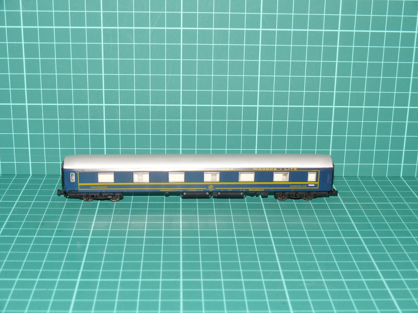 Minitrix N - Lůžkový vůz CIWL (Compagnie Internationale des Wagons-Lits), modrý – N