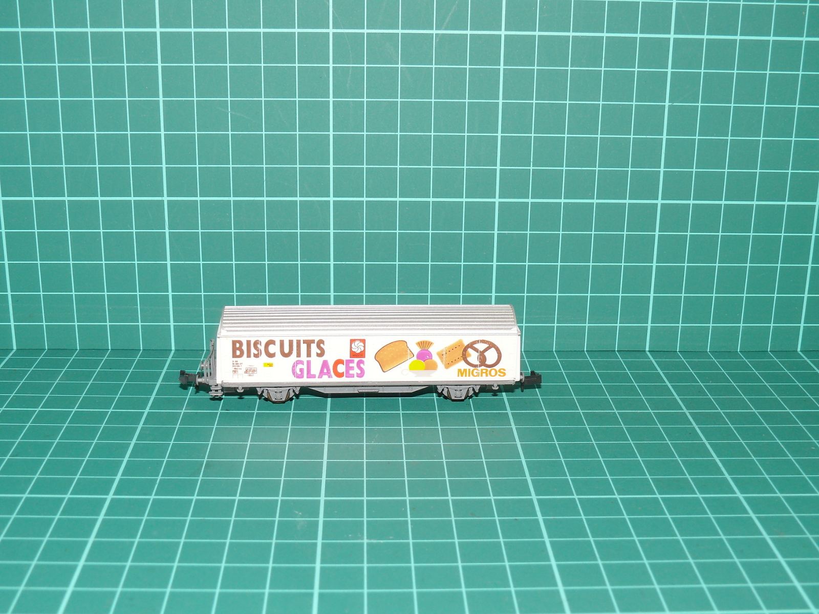 Roco N - Chladicí / potravinářský skříňový vůz „MIGROS - Biscuits Glaces“ SBB-CFF, bílý – N