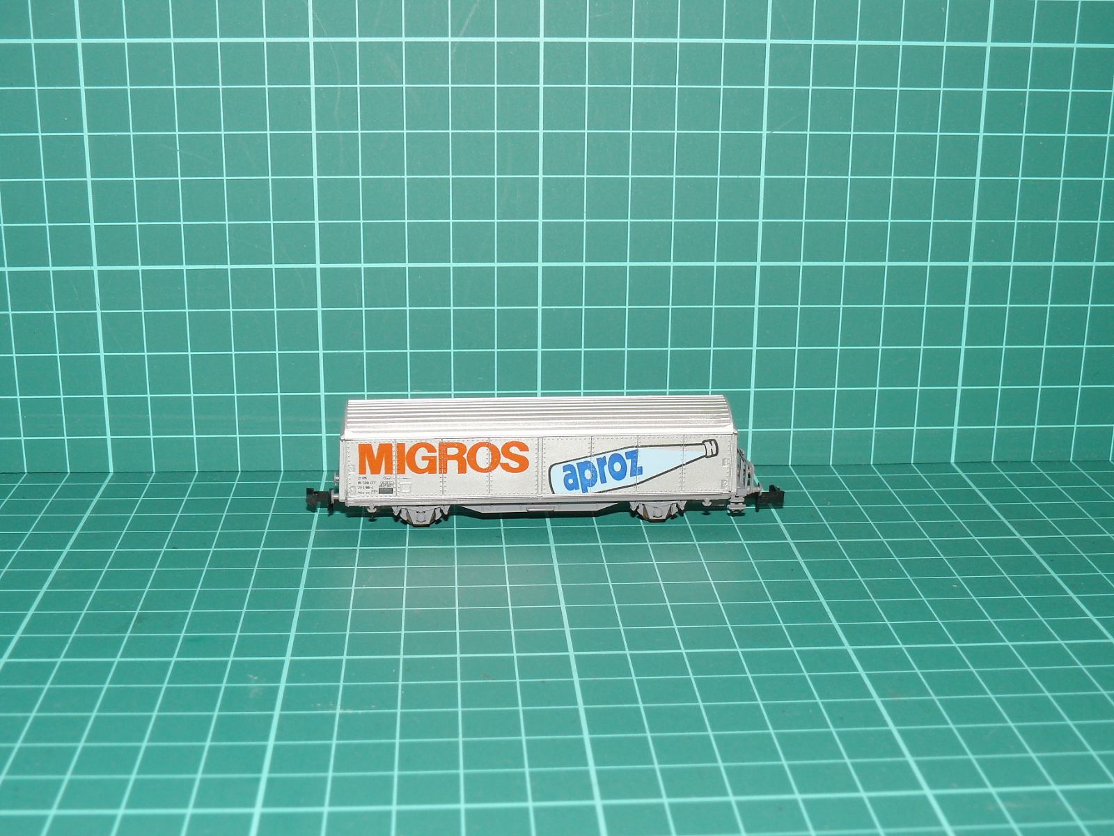 Roco N - Nákladní skříňový vůz na minerální vodu „MIGROS aproz“ SBB-CFF, bílý – N