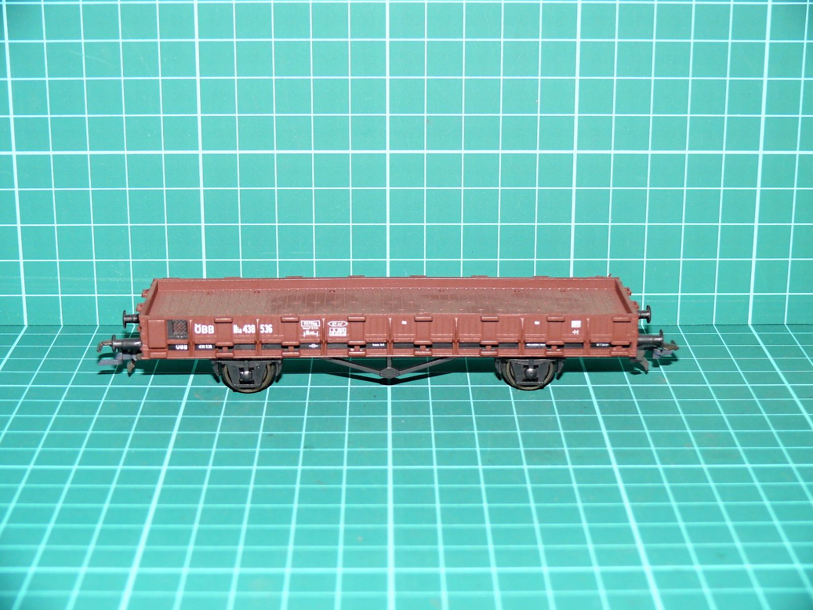 PIKO H0 - Dvounápravový nízkostěnný / plošinový vůz Ks / Klm (ÖBB) hnědý (1:87) – H0