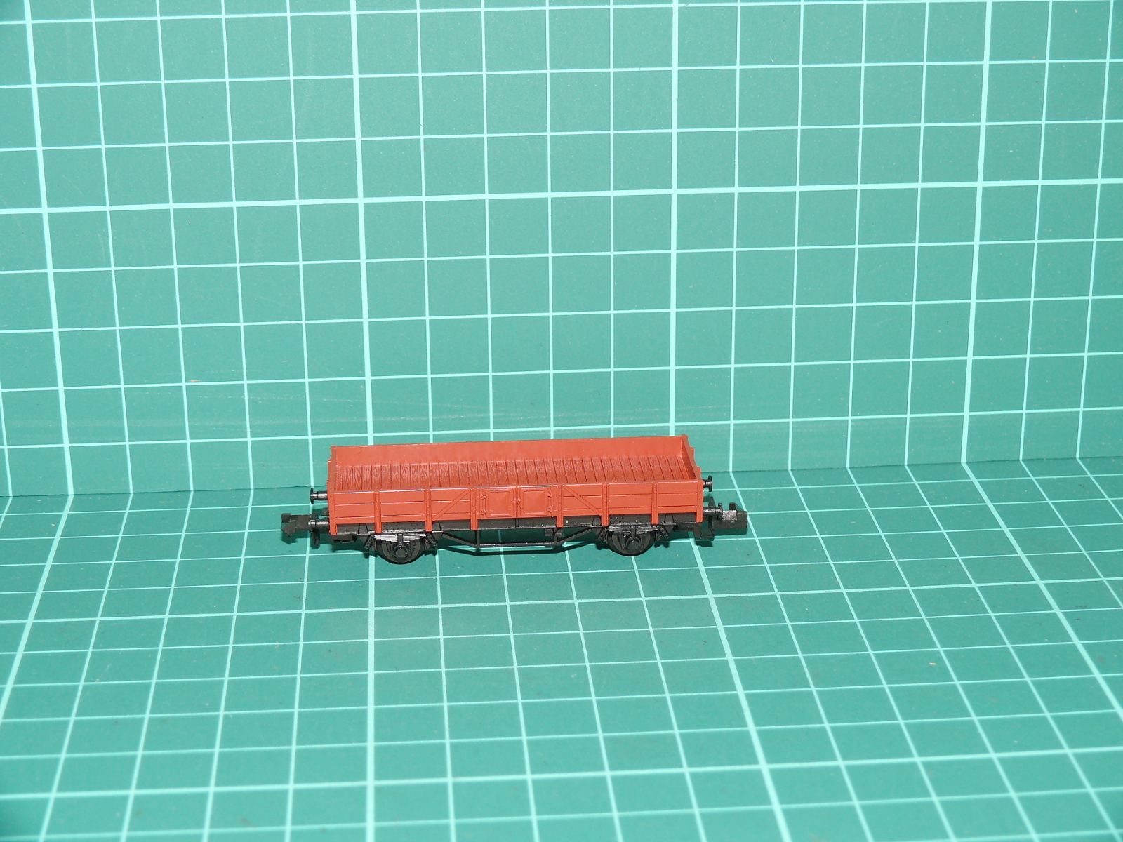 Fleischmann N - Dvounápravový nízkostěnný otevřený vůz Kms / X05 DB, hnědý – N