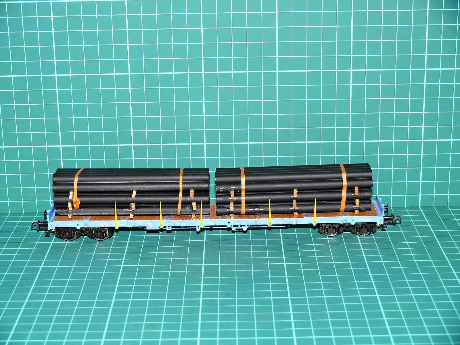 Roco H0 - Čtyřnápravový plošinový/klanicový vůz Res/Rgs (AAE / ČD Cargo) modrý s nákladem ocelových trub (1:87) – H0