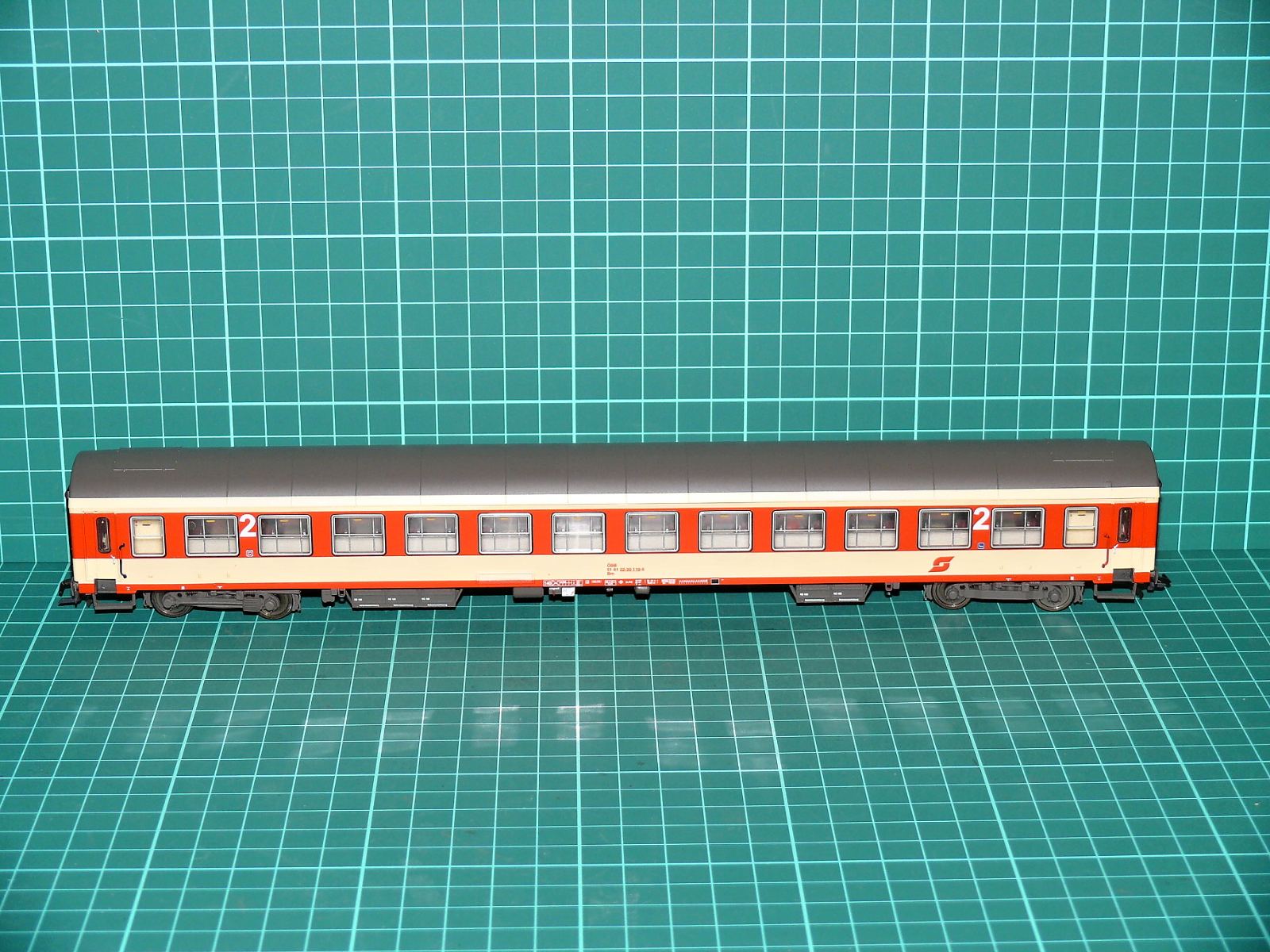 Roco H0 - Čtyřnápravový rychlíkový osobní vůz 2. třídy Bmz (ÖBB) červeno-šedý / Valousek (1:87) – H0