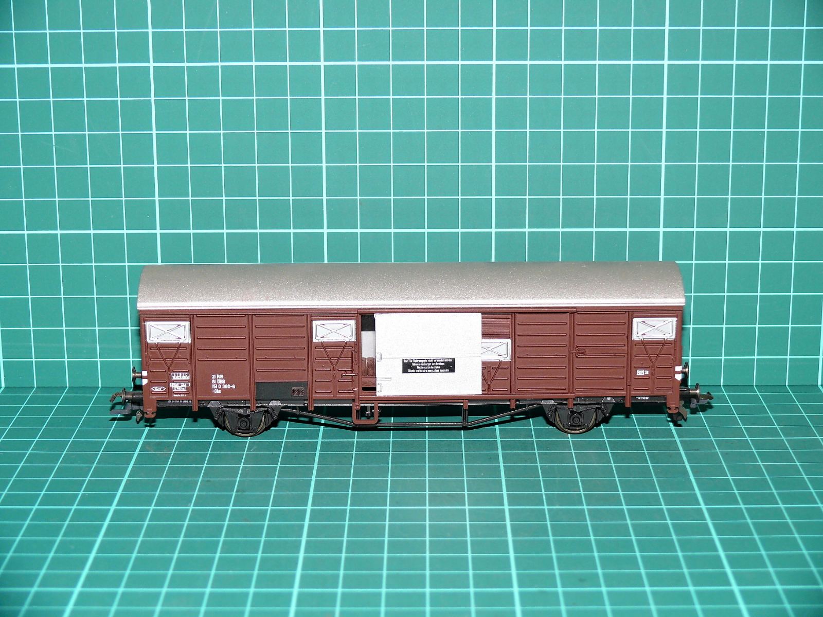 Roco H0 - Dvounápravový krytý nákladní vůz Gbs (ÖBB) hnědý s hliníkovými posuvnými dveřmi (1:87) – H0