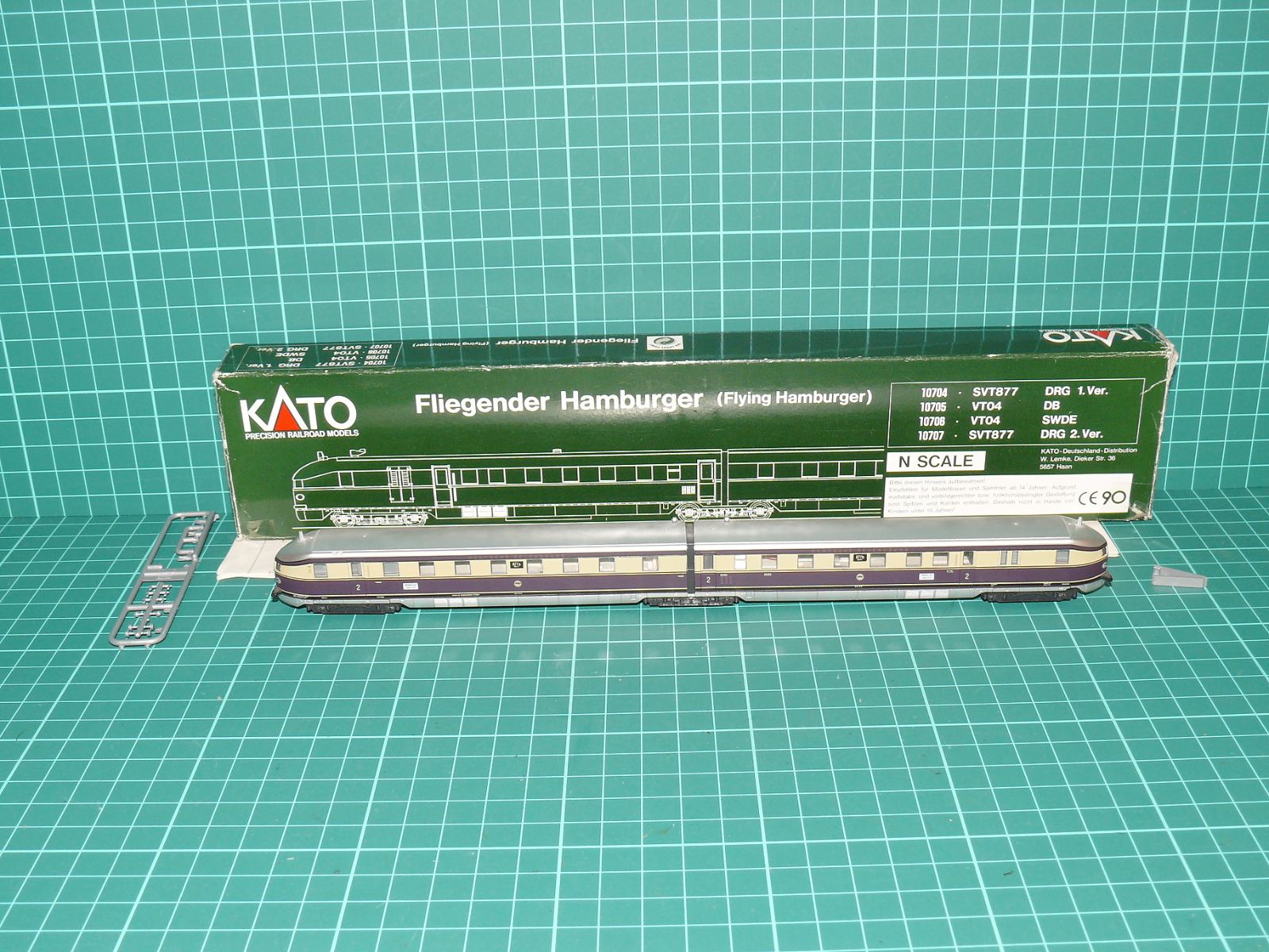 KATO N 10704 - Dvoudílná motorová jednotka SVT 877 "Fliegender Hamburger" DRG, ep. II – N