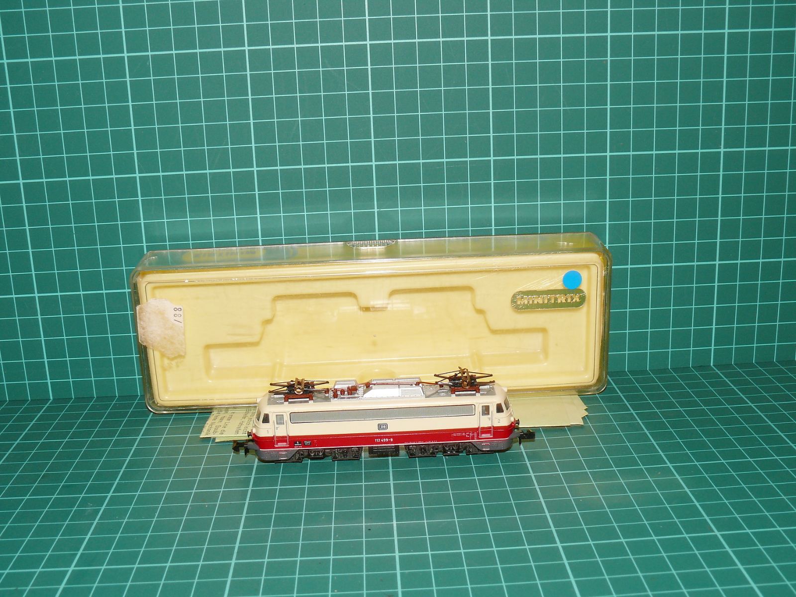 Minitrix N 2055 (12055) - Rychlíková elektrická lokomotiva řady 112 "Bügelfalte" DB TEE, ep. IV – N