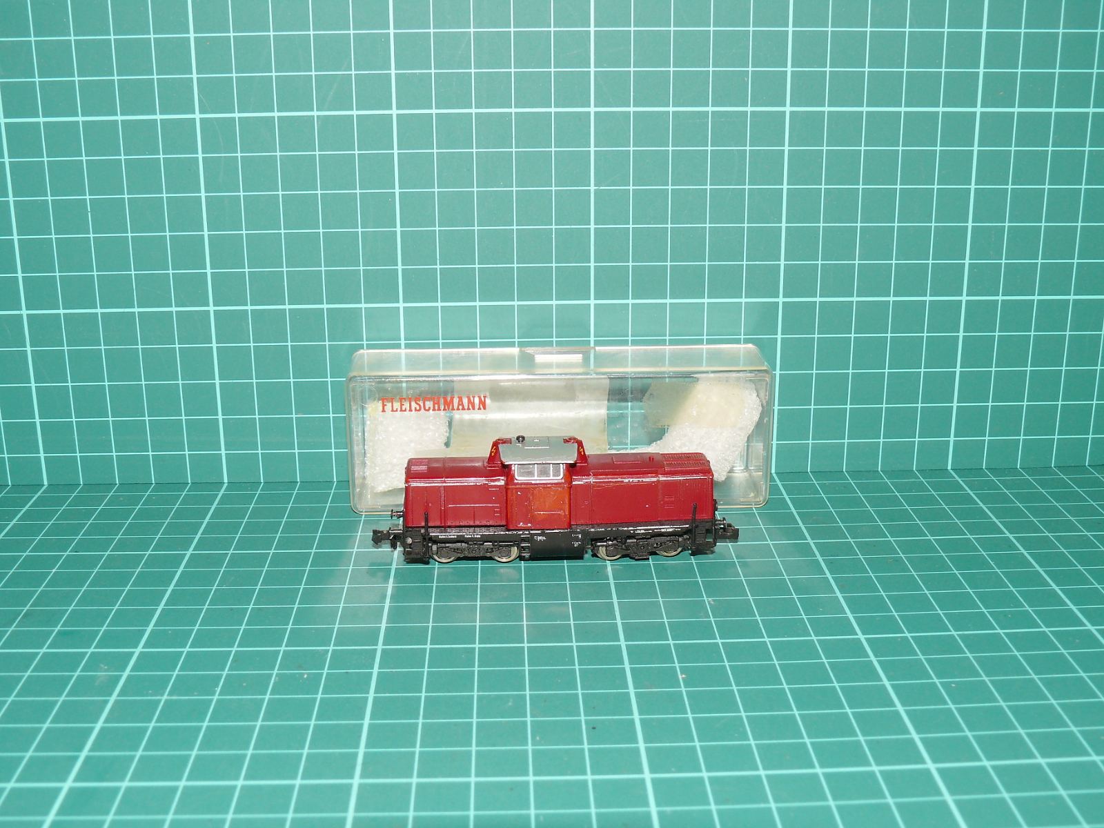 Fleischmann N 7230 - Dieselová posunovací lokomotiva řady 210 (BR 212 / V 100) DB, ep. IV – N