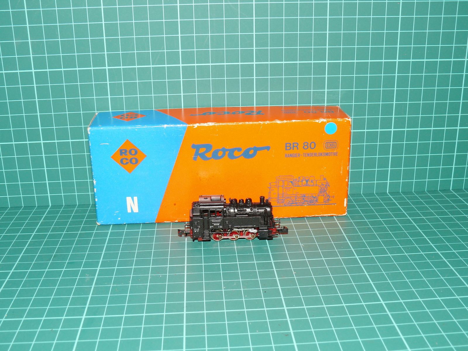 Roco N 02100 A (23200) - Parní posunovací tendrová lokomotiva řady 80 DB, ep. III – N