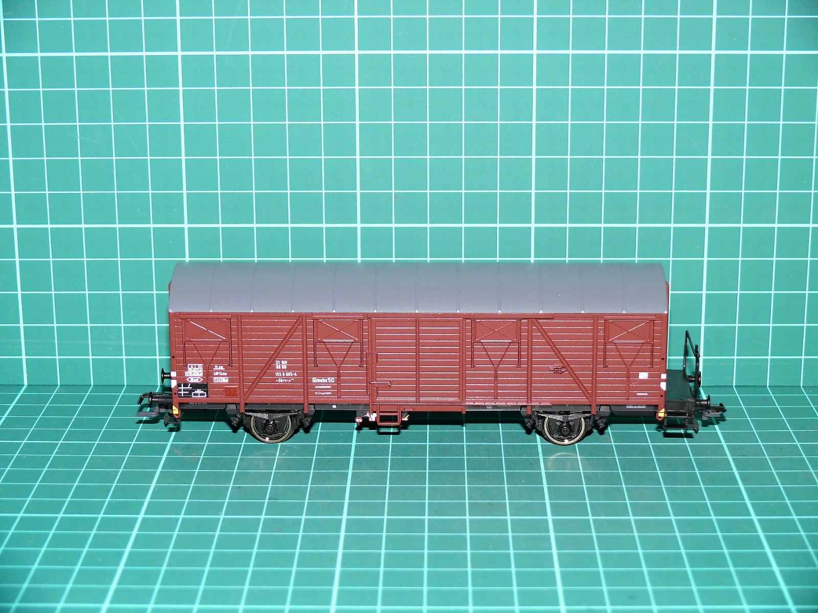 Roco 75955 H0 - Dvounápravový krytý nákladní vůz Glmehs 50 / Gbrs (DB) hnědý s plošinou (1:87) – H0