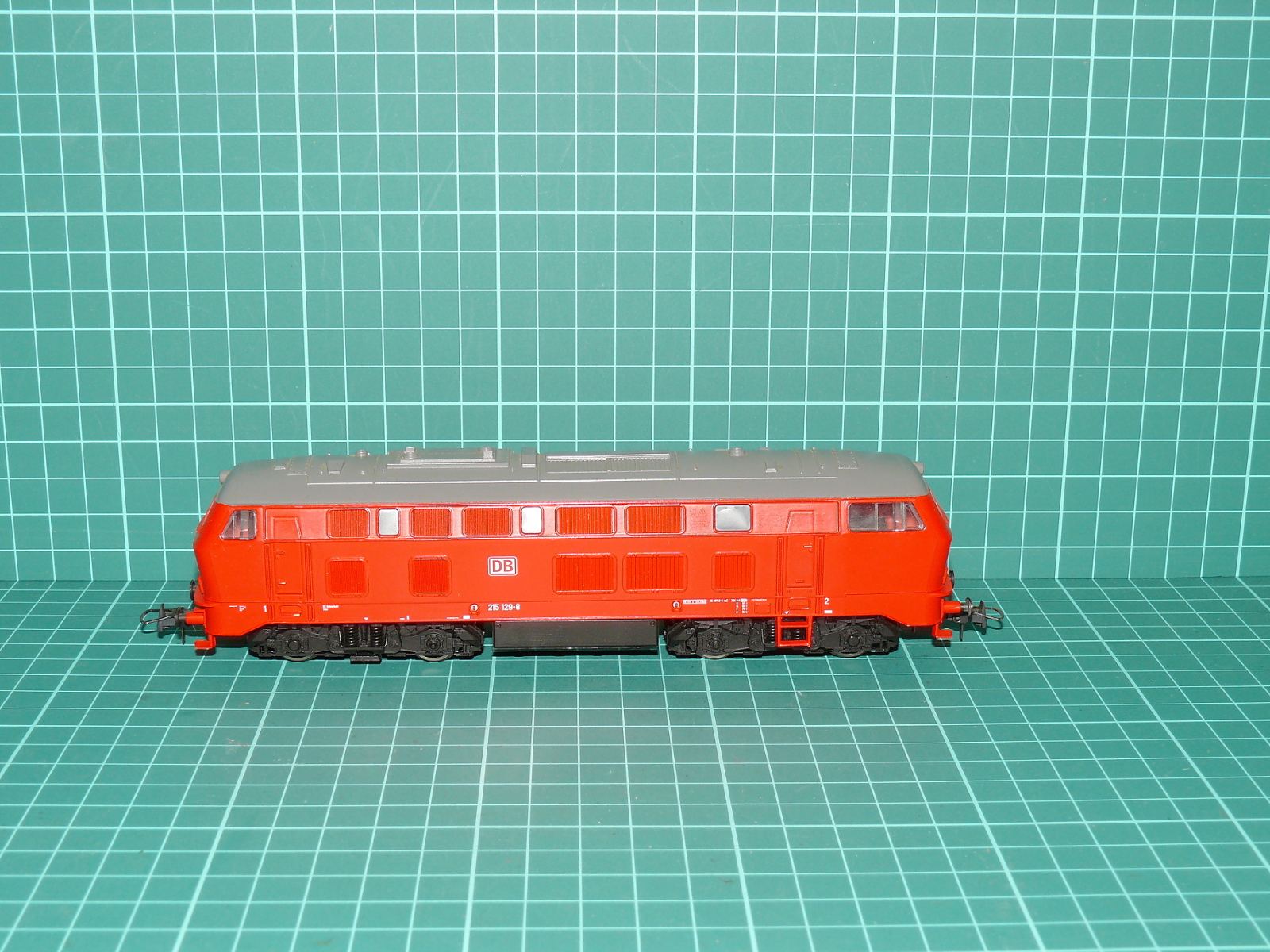 Roco H0 - Dieselová lokomotiva řady 215 DB, orientrot, ep. IV/V – H0