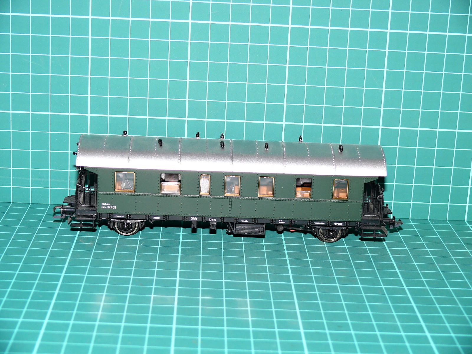 Roco H0 - Dvounápravový osobní vůz Biho (ÖBB) zelený s vnitřním osvětlením (1:87) – H0