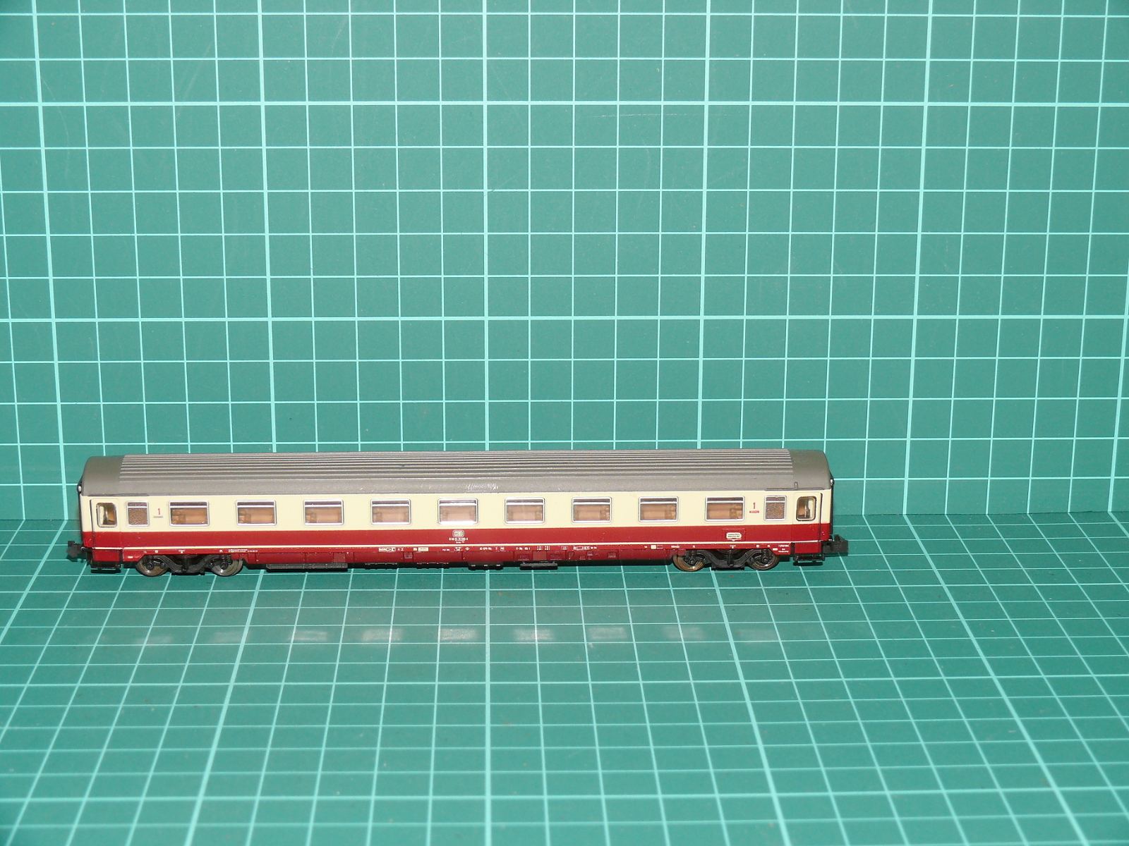 Roco N 24263 (02263 A) - Rychlíkový osobní vůz 1. třídy řady Avmz 111 DB (TEE / InterCity), ep. IV – N