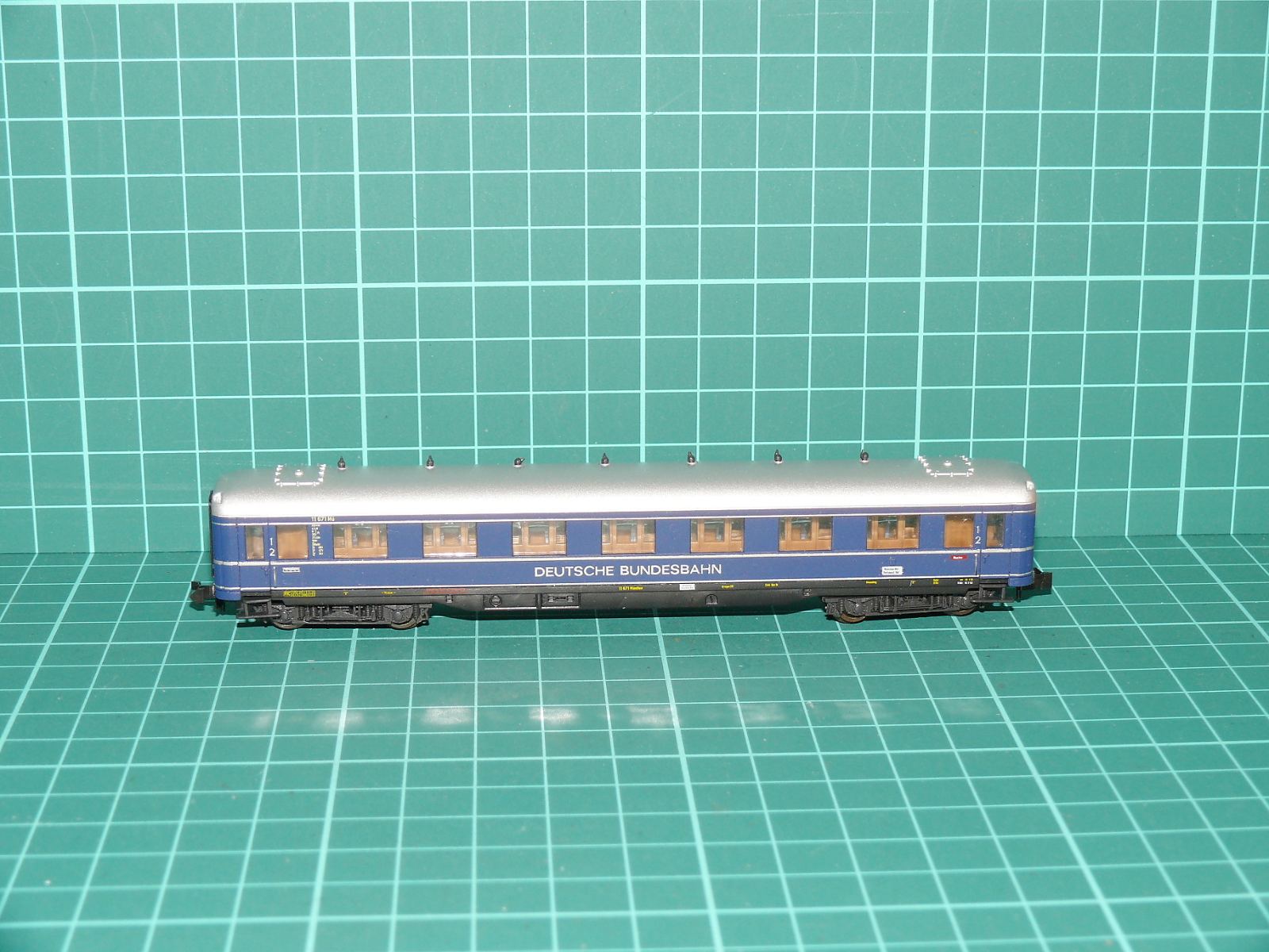 Roco N 24260 (02260 A) - Rychlíkový osobní vůz 1./2. třídy řady AB4üm-61 / ABüm 223 DB, ep. III – N