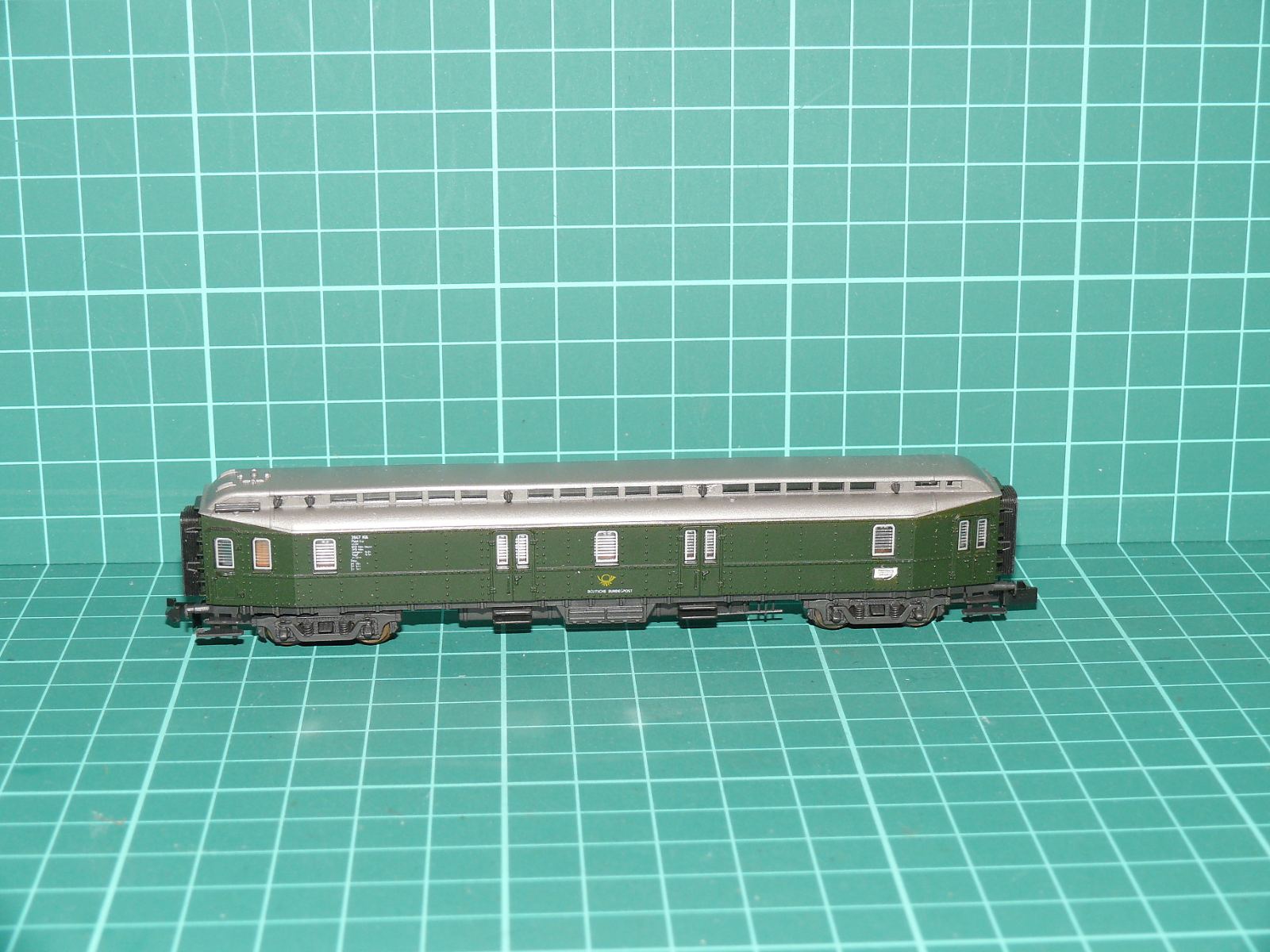 Roco N 24205 (02251 S) - Čtyřnápravový poštovní vůz se světlíkovou střechou Post4ü Deutsche Bundespost / DB, ep. III – N
