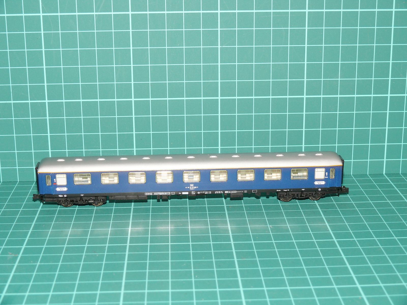 Fleischmann piccolo N 8161 - Rychlíkový osobní vůz 1. třídy řady Am 203 DB, kobaltová modř, ep. IV – N