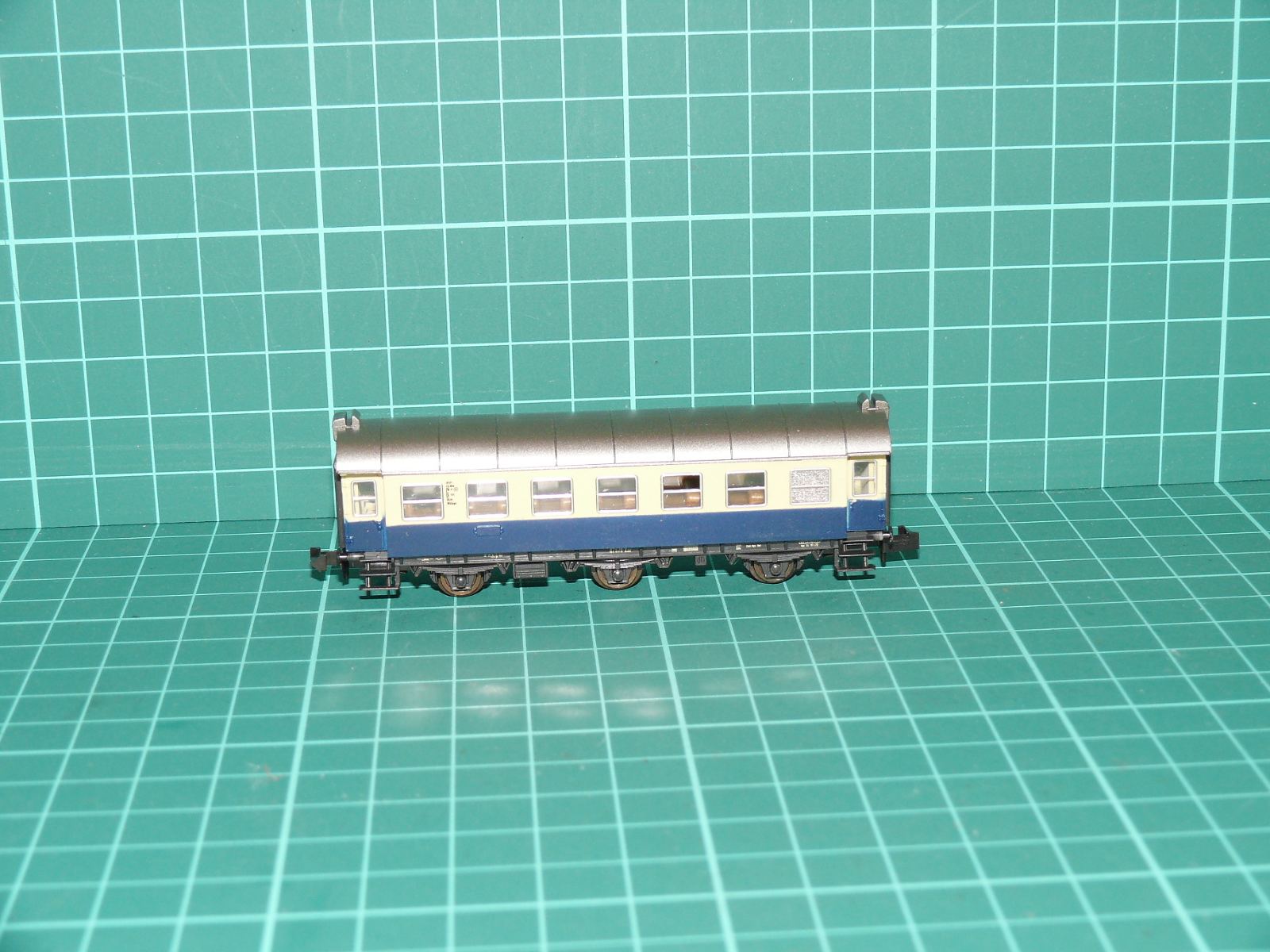 Roco N 24203 (02252 S) - Třínápravový osobní vůz (Umbauwagen) „Deutsche Weinstraße“ DB, ep. IV – N