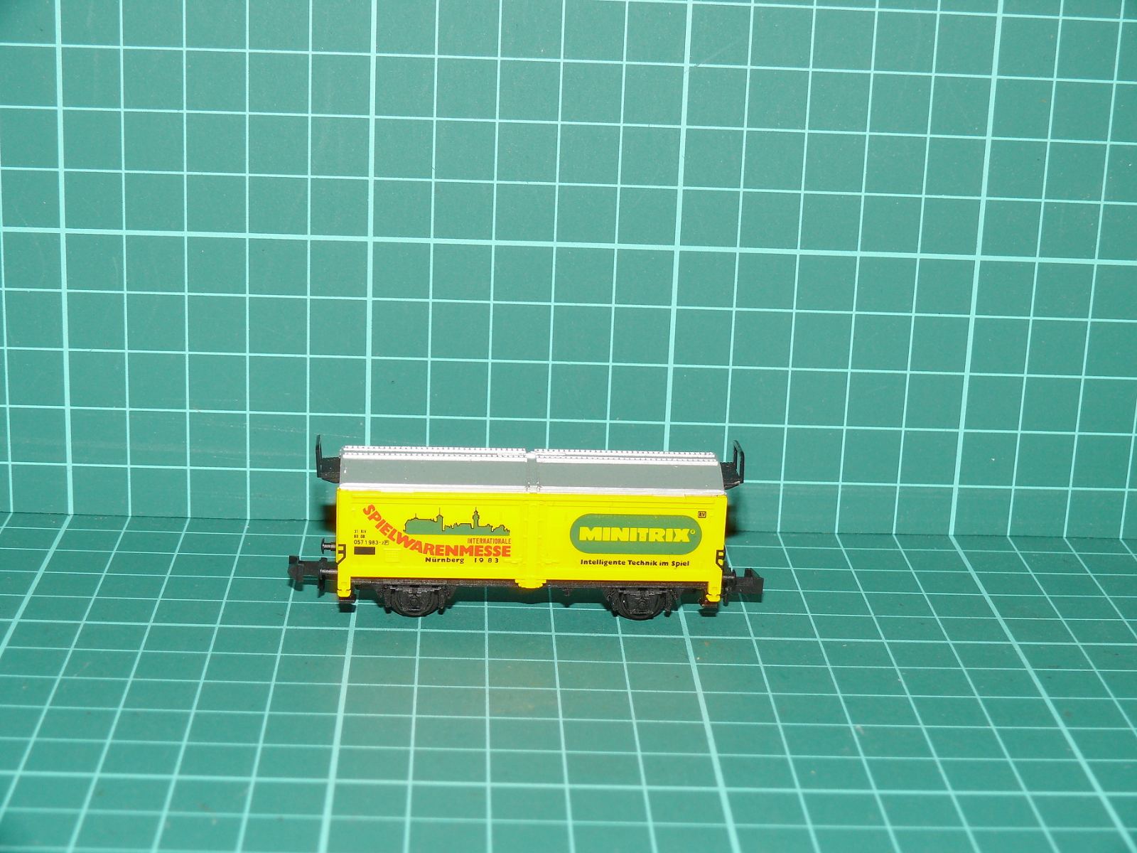 Minitrix N 13919 - Dvounápravový vůz s posuvnou střechou Ts 851 „Spielwarenmesse Nürnberg 1983 / Minitrix“, ep. IV – N