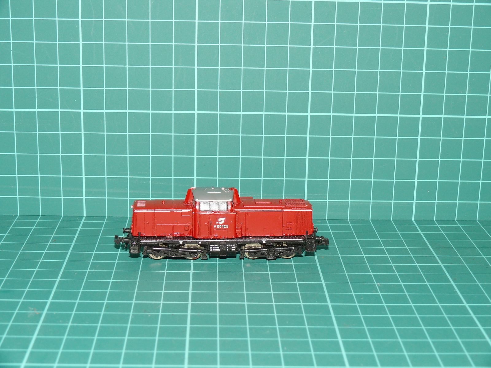 Minitrix N 12953 (2953) - Motorová lokomotiva řady V 100 / 212 DB (Dummy - bez motoru), ep. III/IV – N