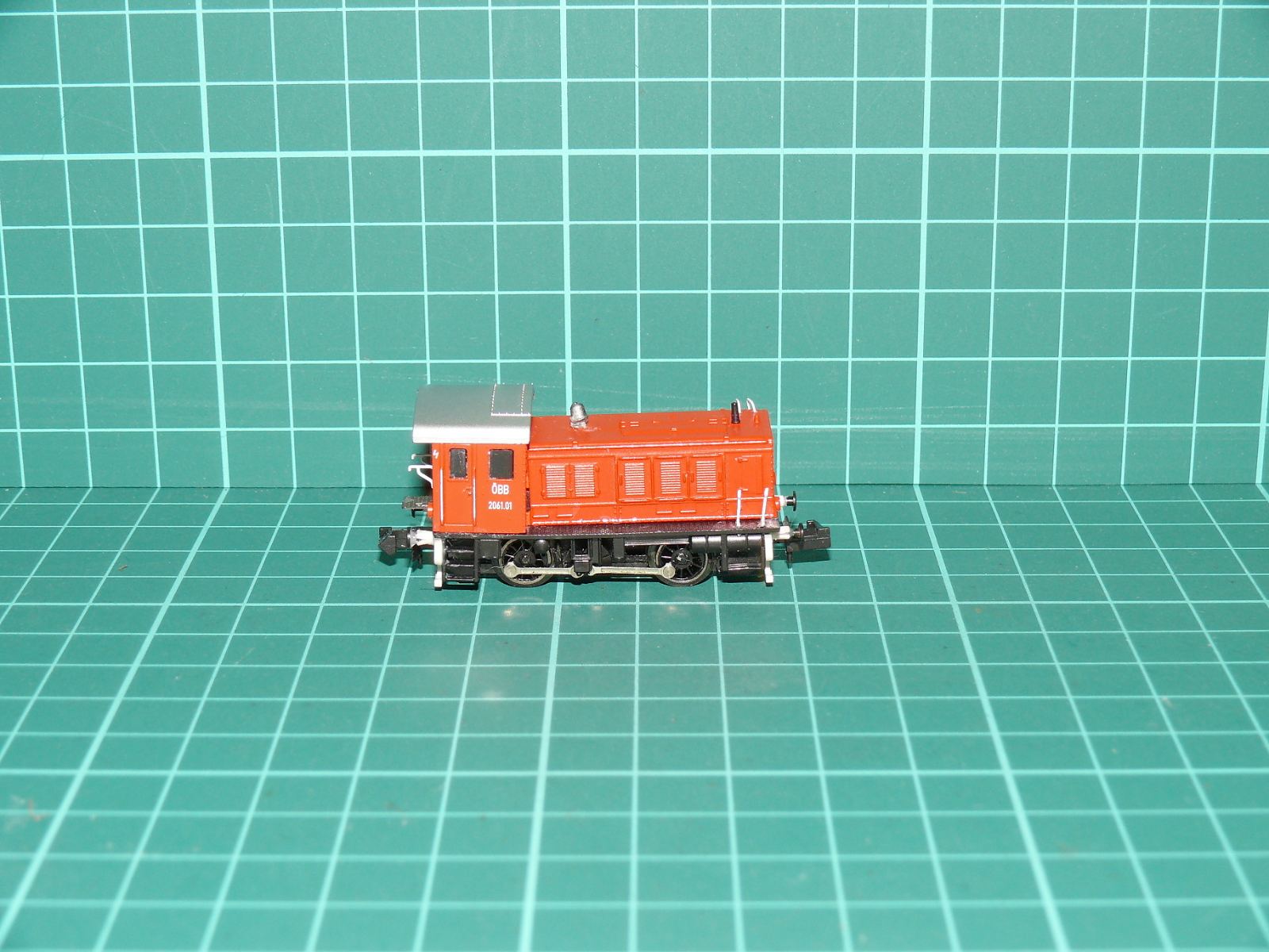 Minitrix N 12959 (2959) - Posunovací motorová lokomotiva řady 2061 ÖBB (Dummy - bez motoru), ep. IV – N