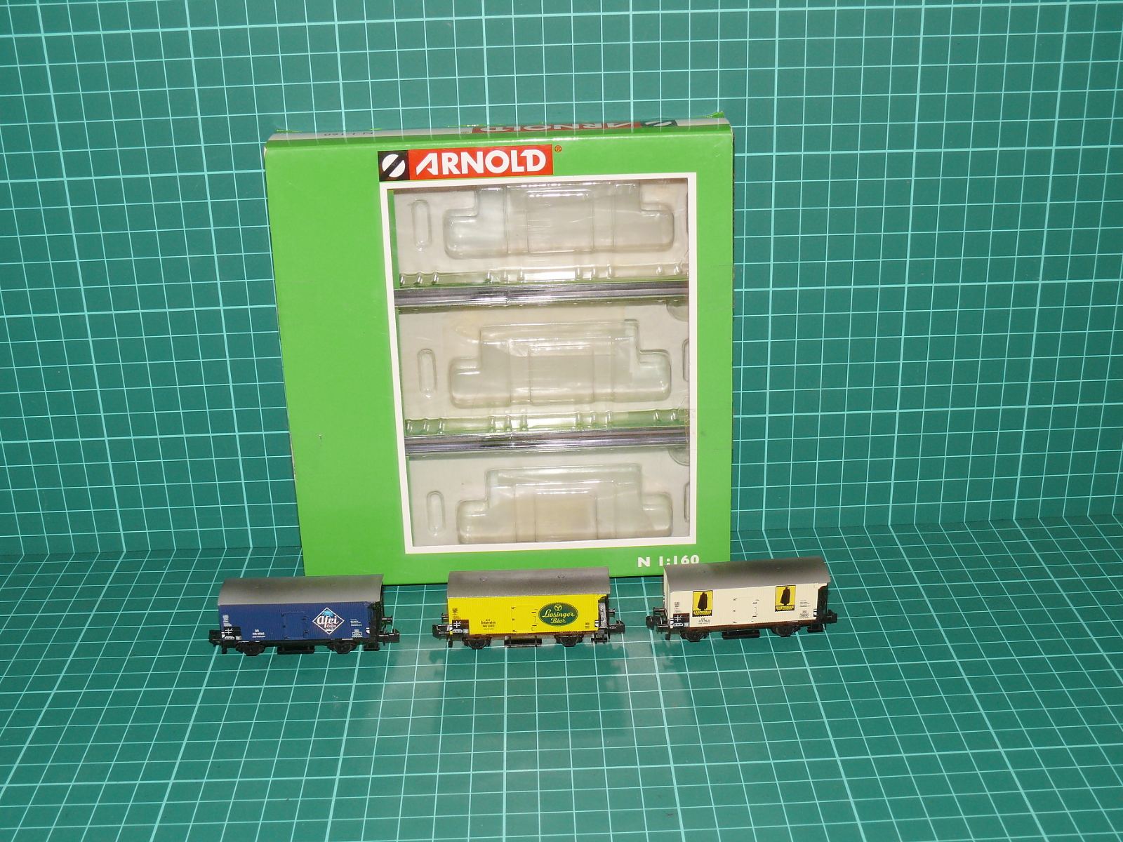 Arnold N HN6296 - Třídílný set dvounápravových nákladních vozů „Reklamní vozy“ (Sandeman, Liesinger Bier, Afri-Cola) DB / ÖBB, ep. III – N
