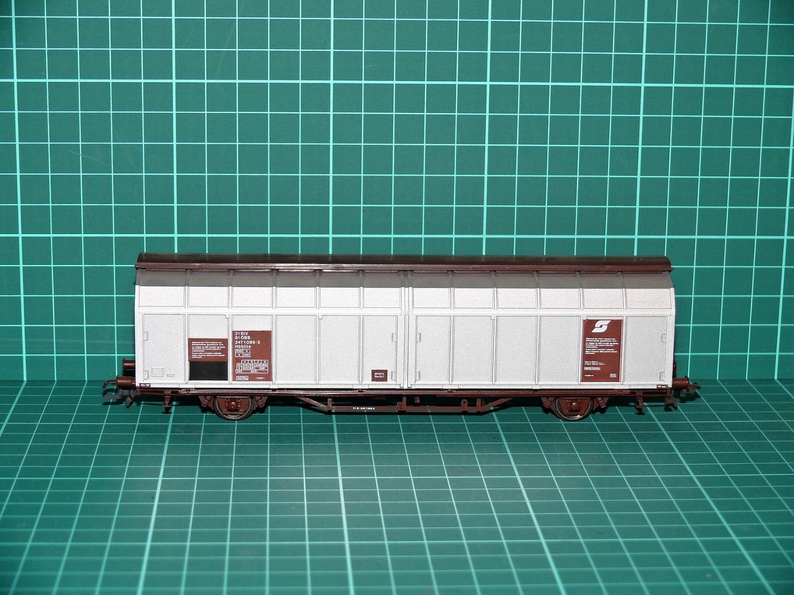 Roco - ÖBB Hbbills Krytý nákladní vůz s posuvnými stěnami – H0