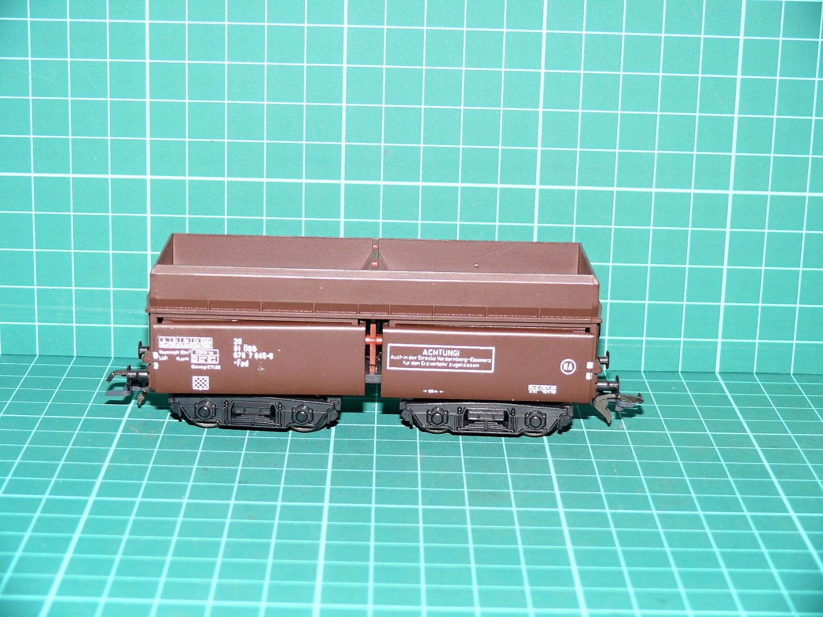 Klein Modellbahn H0 - Čtyřnápravový samovýsypný vůz Fad (ÖBB) hnědý (1:87) – H0