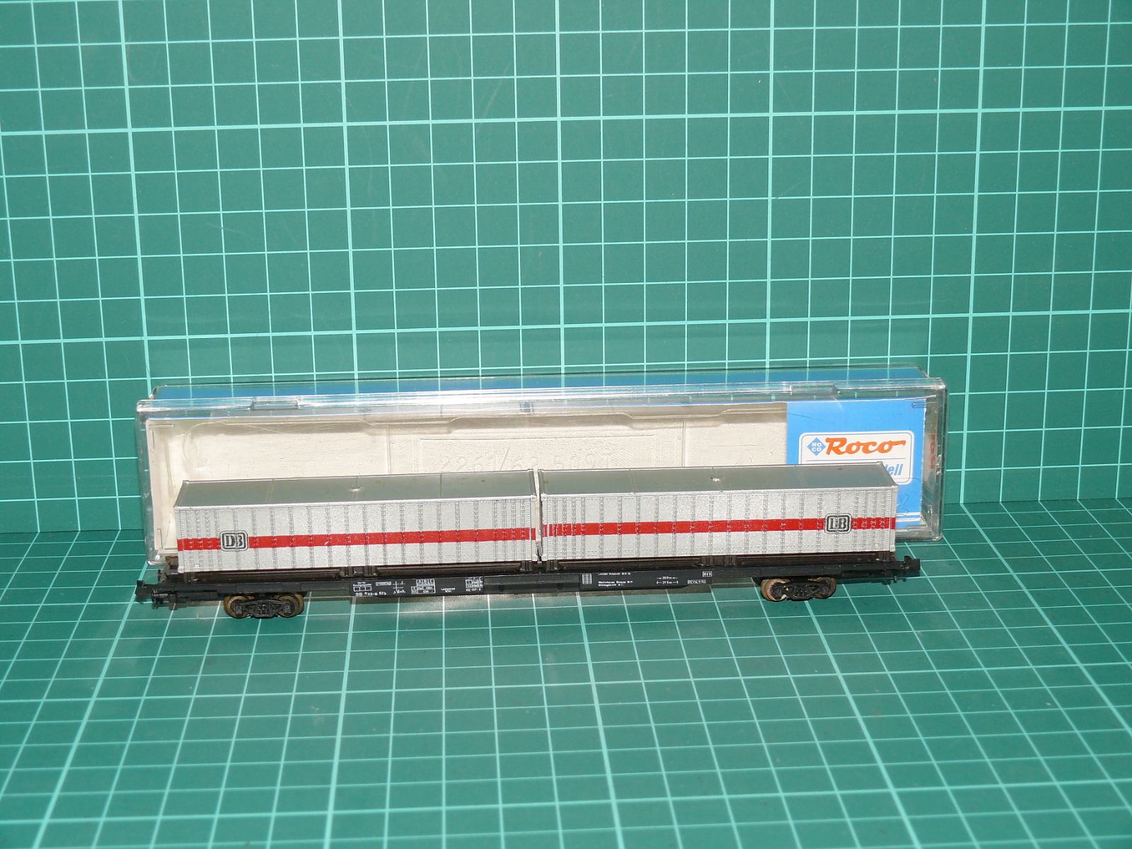 Roco N 02263A / 25203 (1861) - Čtyřnápravový kontejnerový plošinový vůz Sks-z 707 (DB) se 2 kontejnery DB "Von Haus zu Haus", Ep. IV – N
