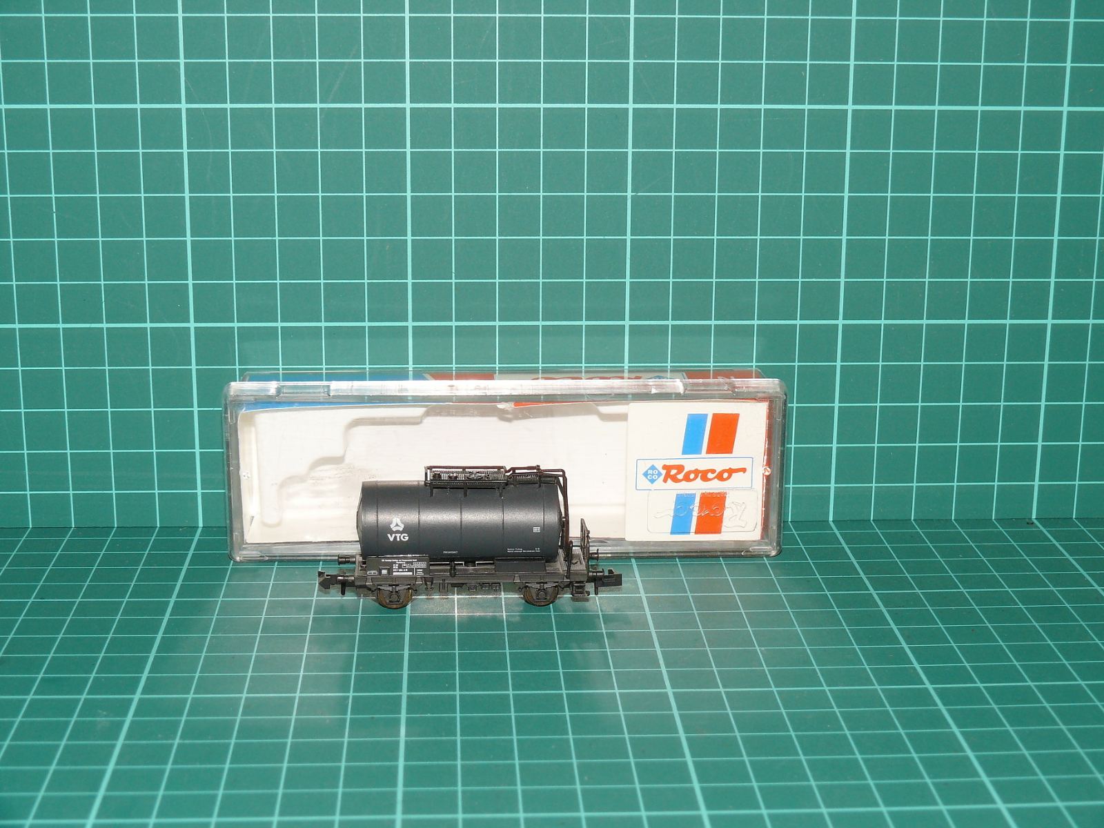Roco N 25272 - Dvounápravový cisternový vůz "VTG" (DB), Ep. IV – N