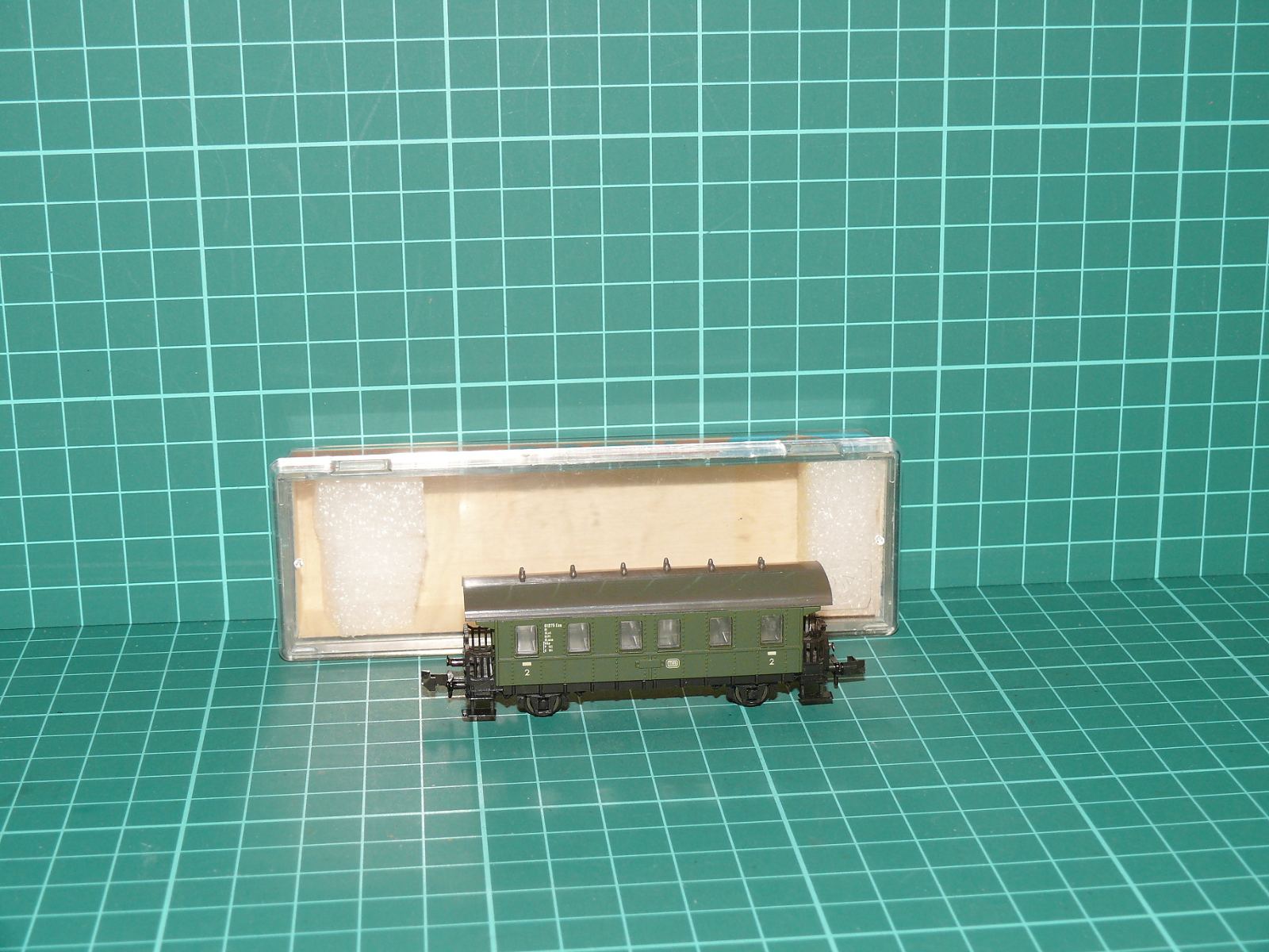 Roco N 25028 Dvounápravový osobní vůz 2. třídy Bi Donnerbüchse DB, ep. III – N