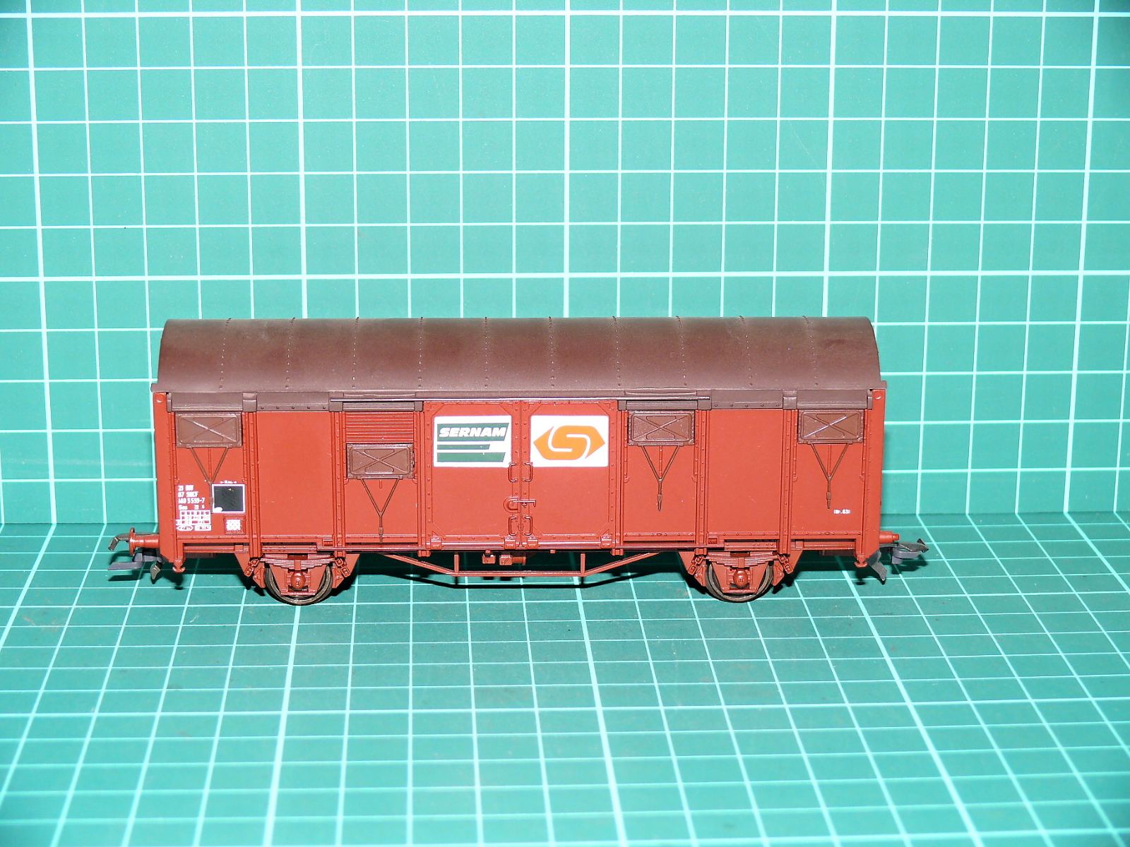 Roco H0 - Dvounápravový krytý nákladní vůz Gs „SERNAM“ (SNCF) červenohnědý (1:87) – H0