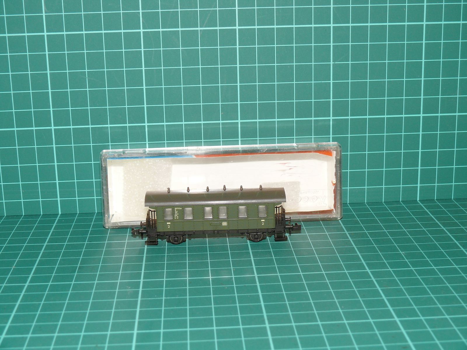 Roco N 25243 Dvounápravový osobní vůz 2. třídy Bi Donnerbüchse DB, ep. III – N