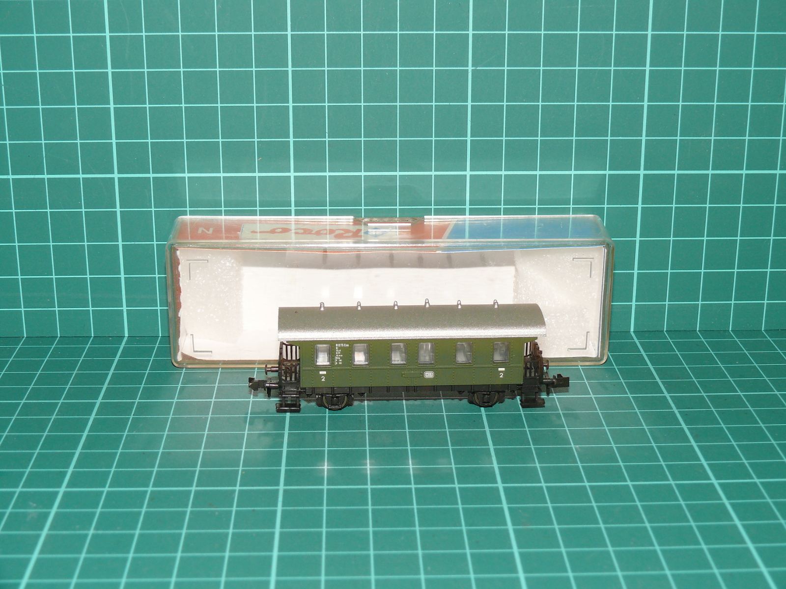 Roco N 25028 Dvounápravový osobní vůz 2. třídy Bi Donnerbüchse DB, ep. III – N