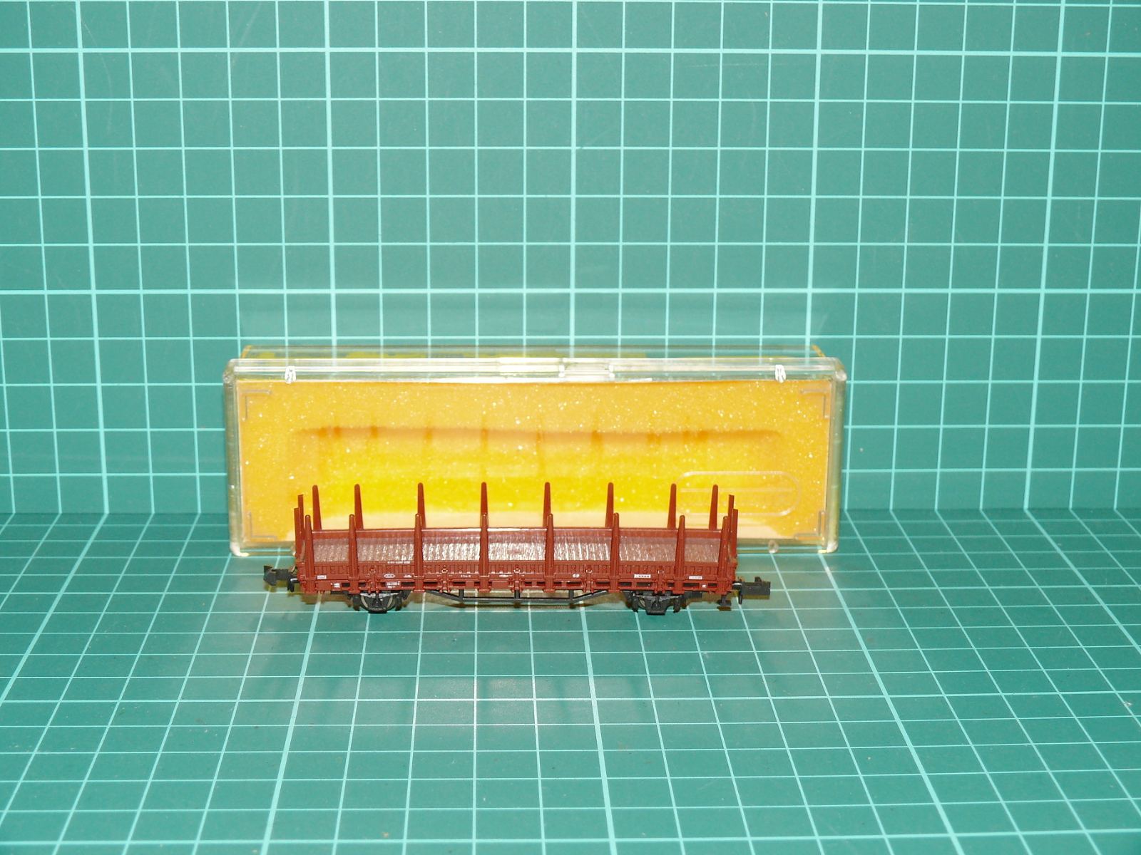 Minitrix N 3286 Dvounápravový klanicový vůz Rr 20 DB, ep. III – N