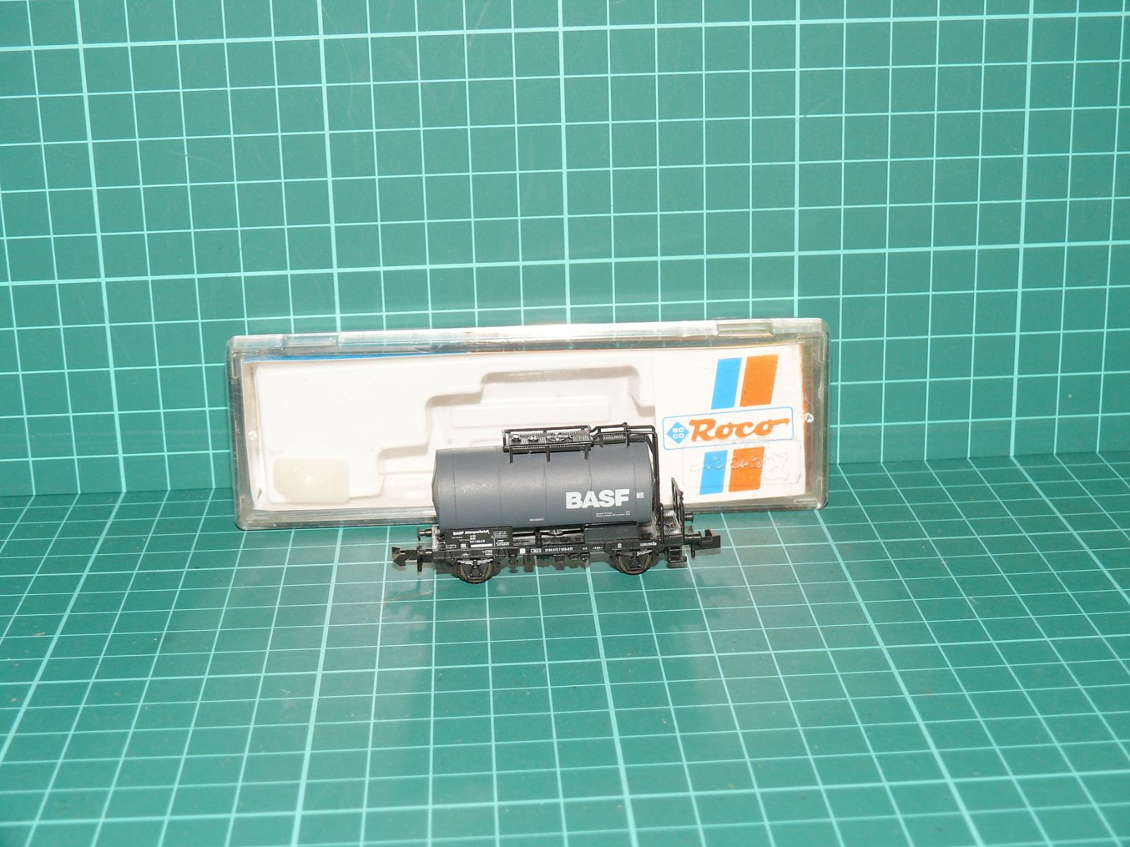 Roco N 25195 Dvounápravový cisternový vůz BASF DB, ep. IV – N