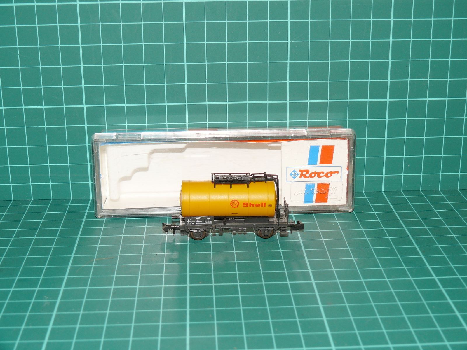 Roco N 25272 Dvounápravový cisternový vůz Shell DB, ep. IV – N