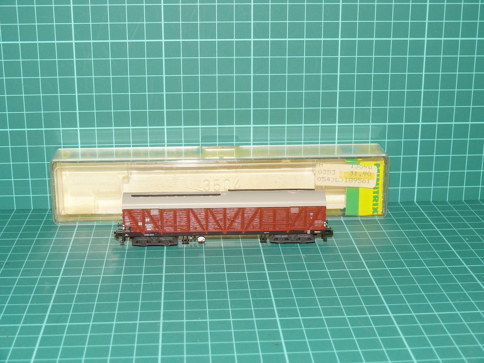 Minitrix N 13598 (3504) Čtyřnápravový velkoprostorový krytý nákladní vůz Bromberg DB, ep. III – N