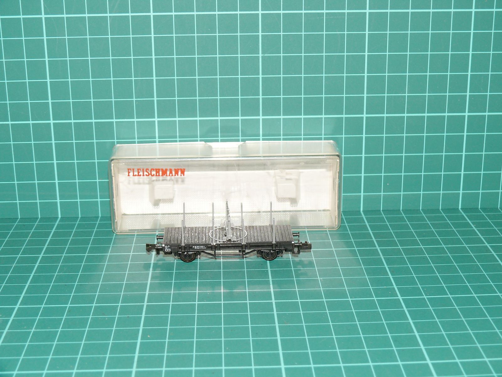 Fleischmann N 8220 (82111) Dvounápravový nízkostěnný vůz s otočným klanicovým oplenem DB, ep. III–IV – N