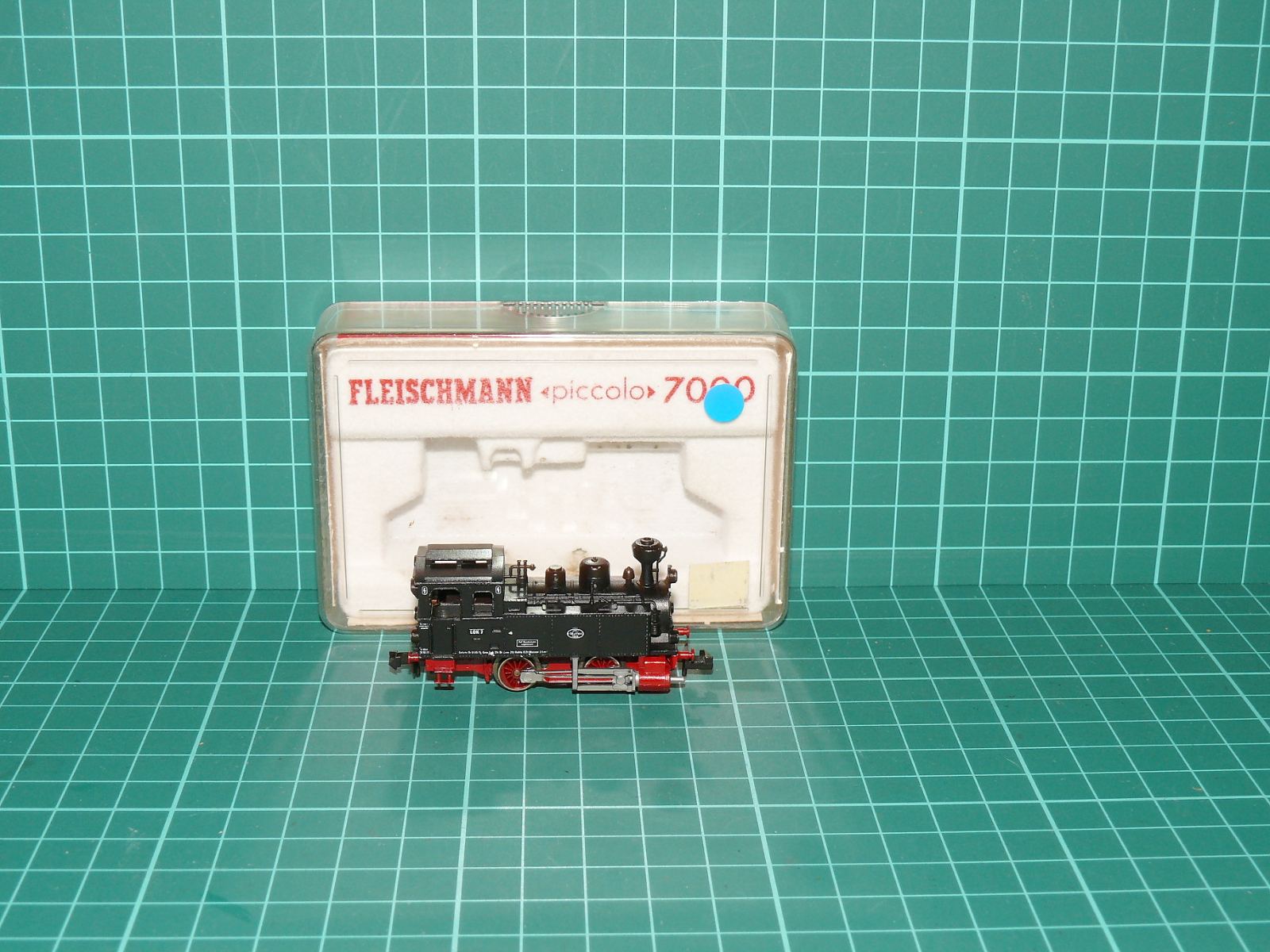 Fleischmann N 7000 Malá dvounápravová parní tendrová lokomotiva DB, ep. III – N